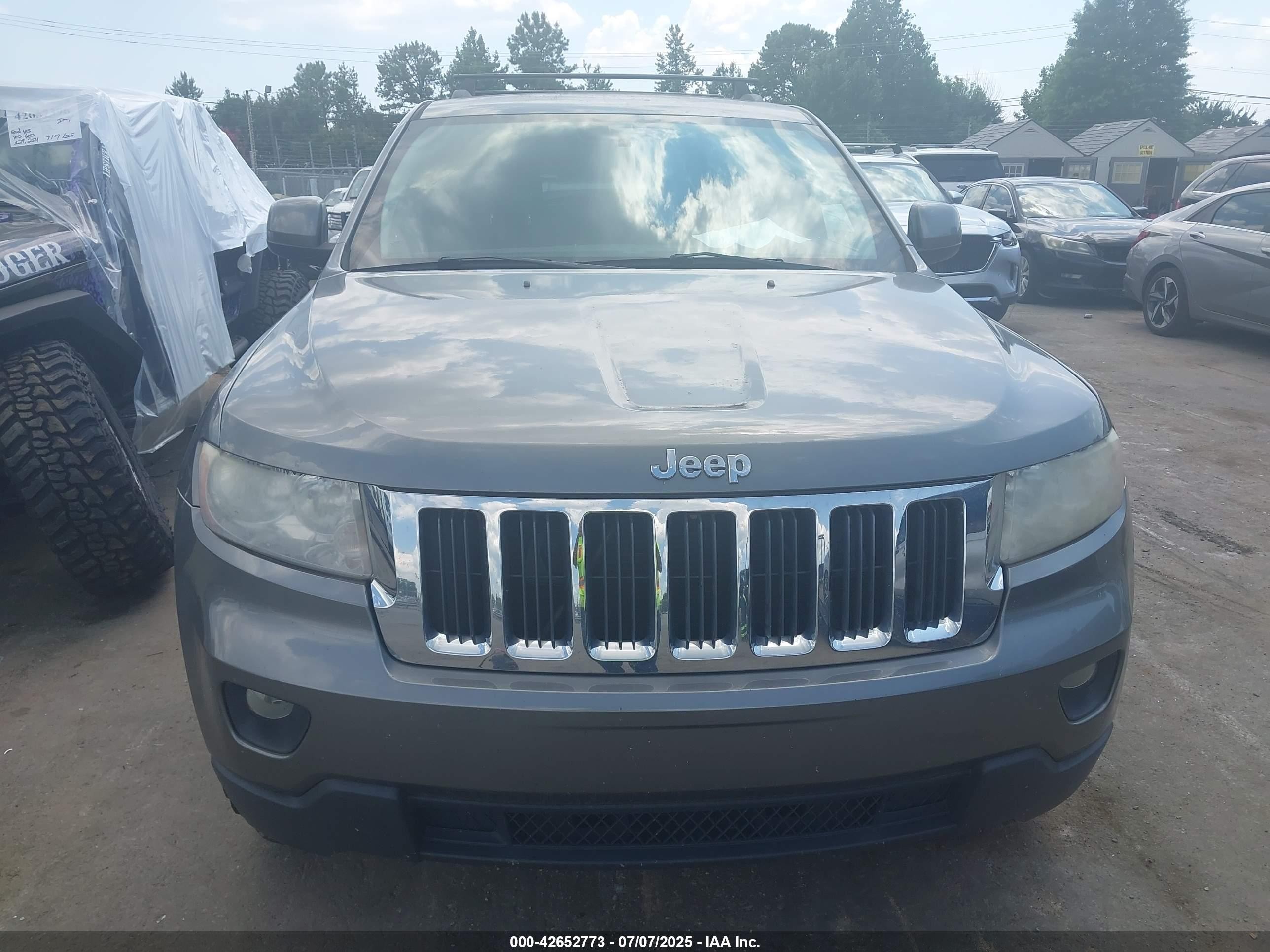 2013 Jeep Grand Cherokee Laredo Gray vin: 1C4RJFAGXDC583622