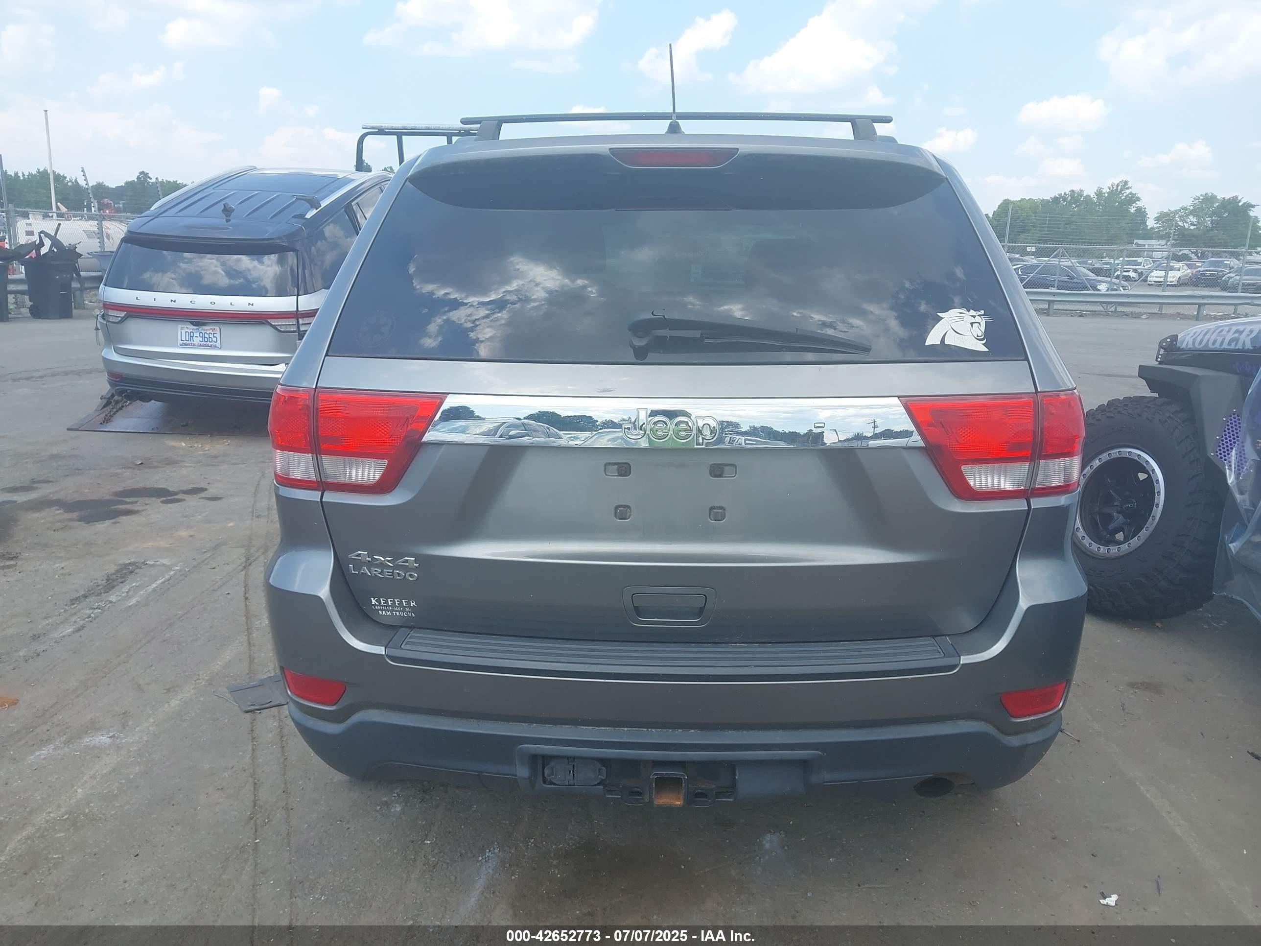 2013 Jeep Grand Cherokee Laredo Gray vin: 1C4RJFAGXDC583622