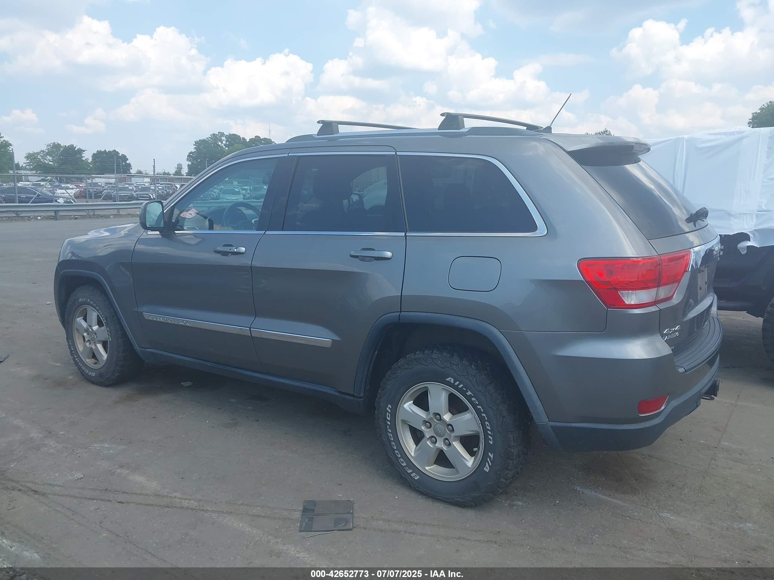 2013 Jeep Grand Cherokee Laredo Gray vin: 1C4RJFAGXDC583622
