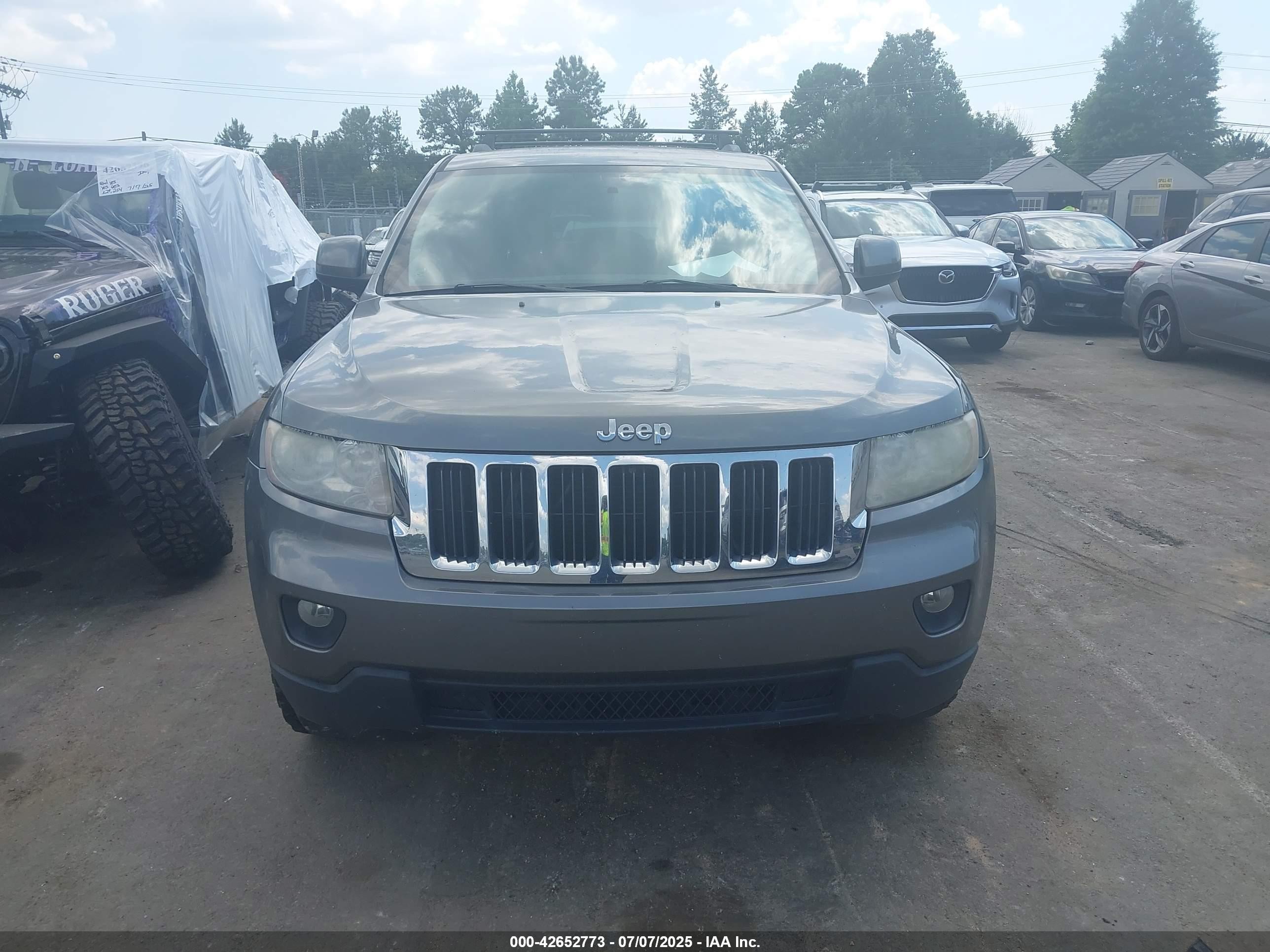 2013 Jeep Grand Cherokee Laredo Gray vin: 1C4RJFAGXDC583622