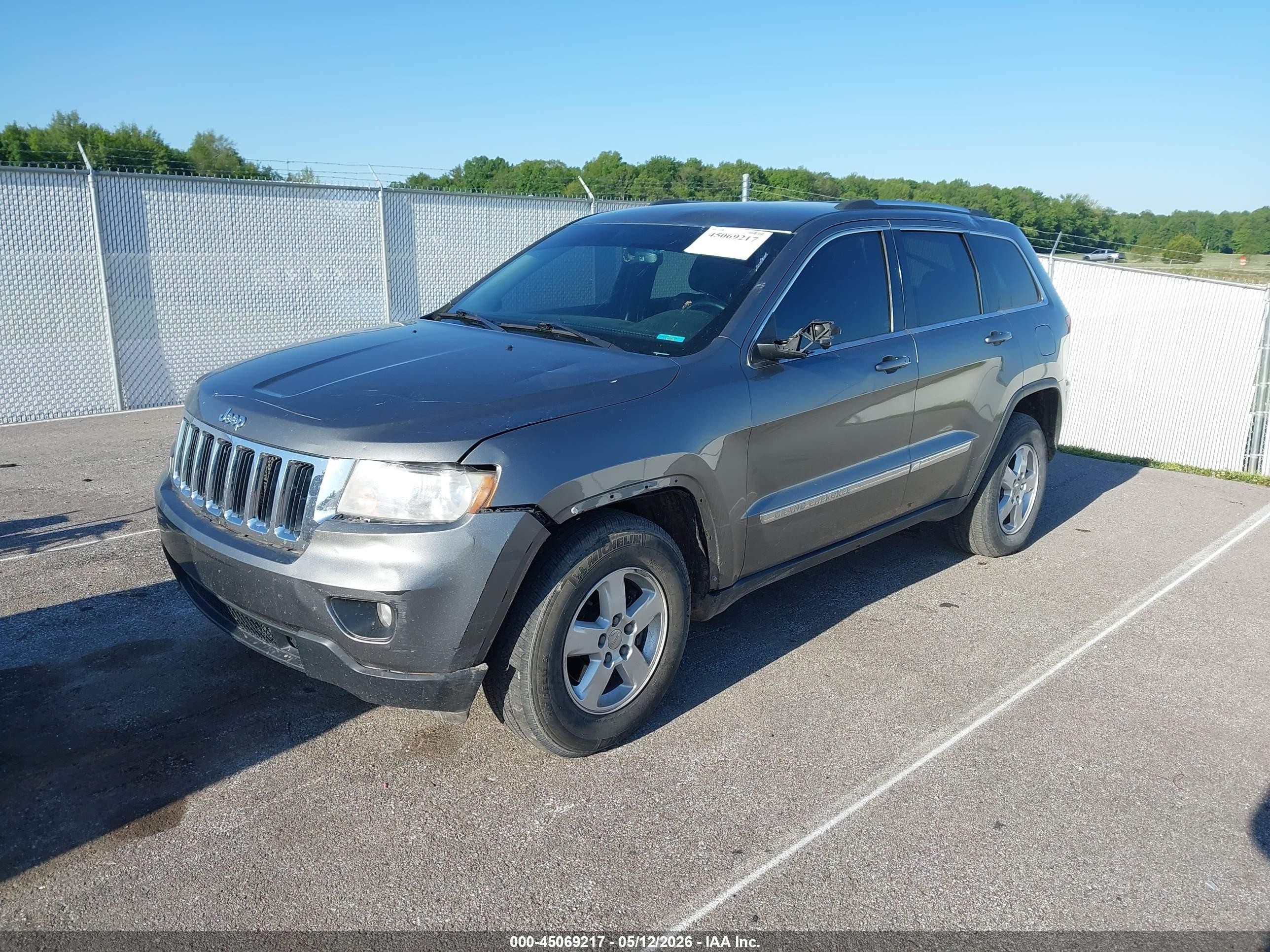 2013 Jeep Grand Cherokee Laredo Gray vin: 1C4RJFAGXDC593986
