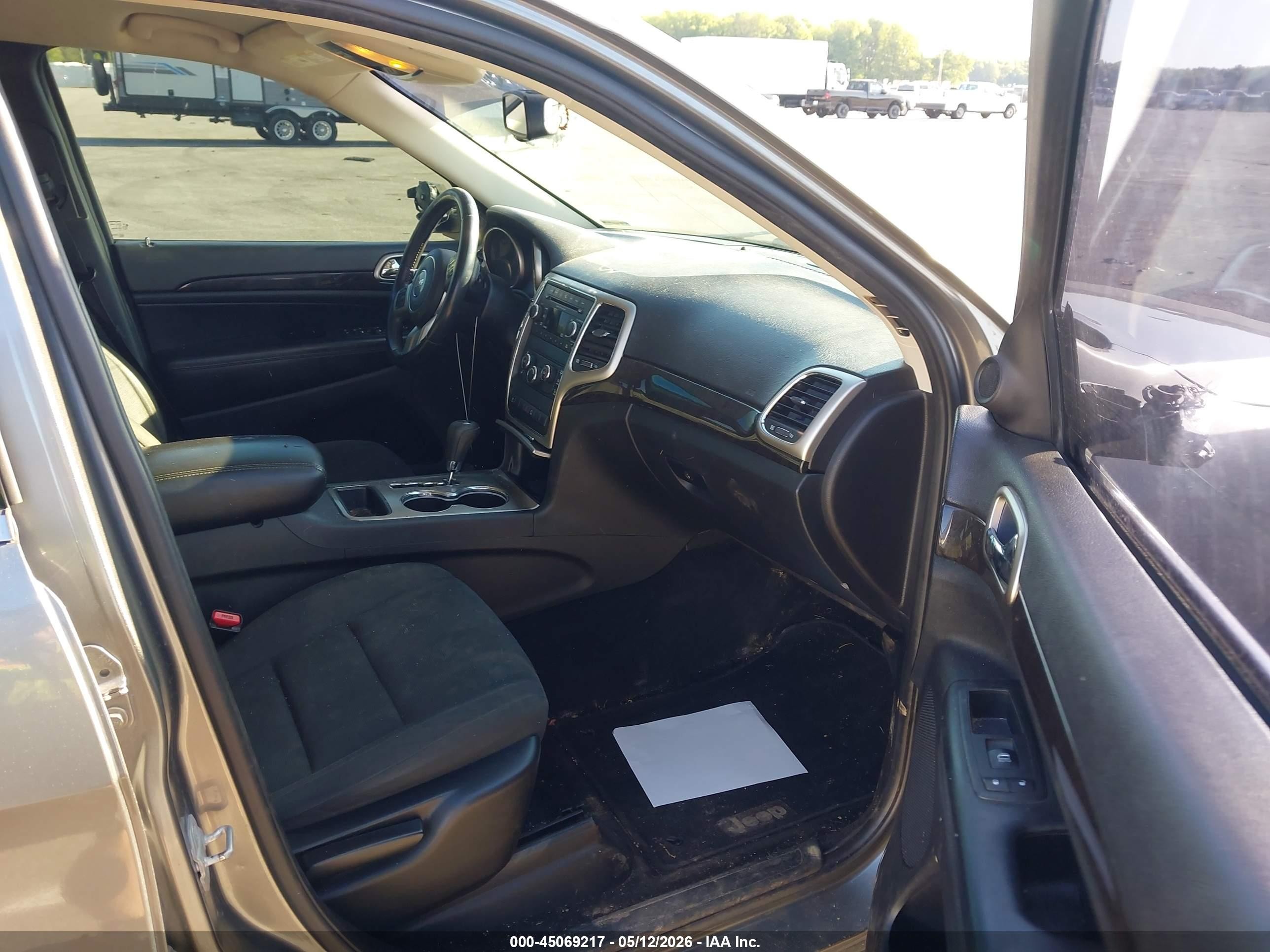 2013 Jeep Grand Cherokee Laredo Gray vin: 1C4RJFAGXDC593986