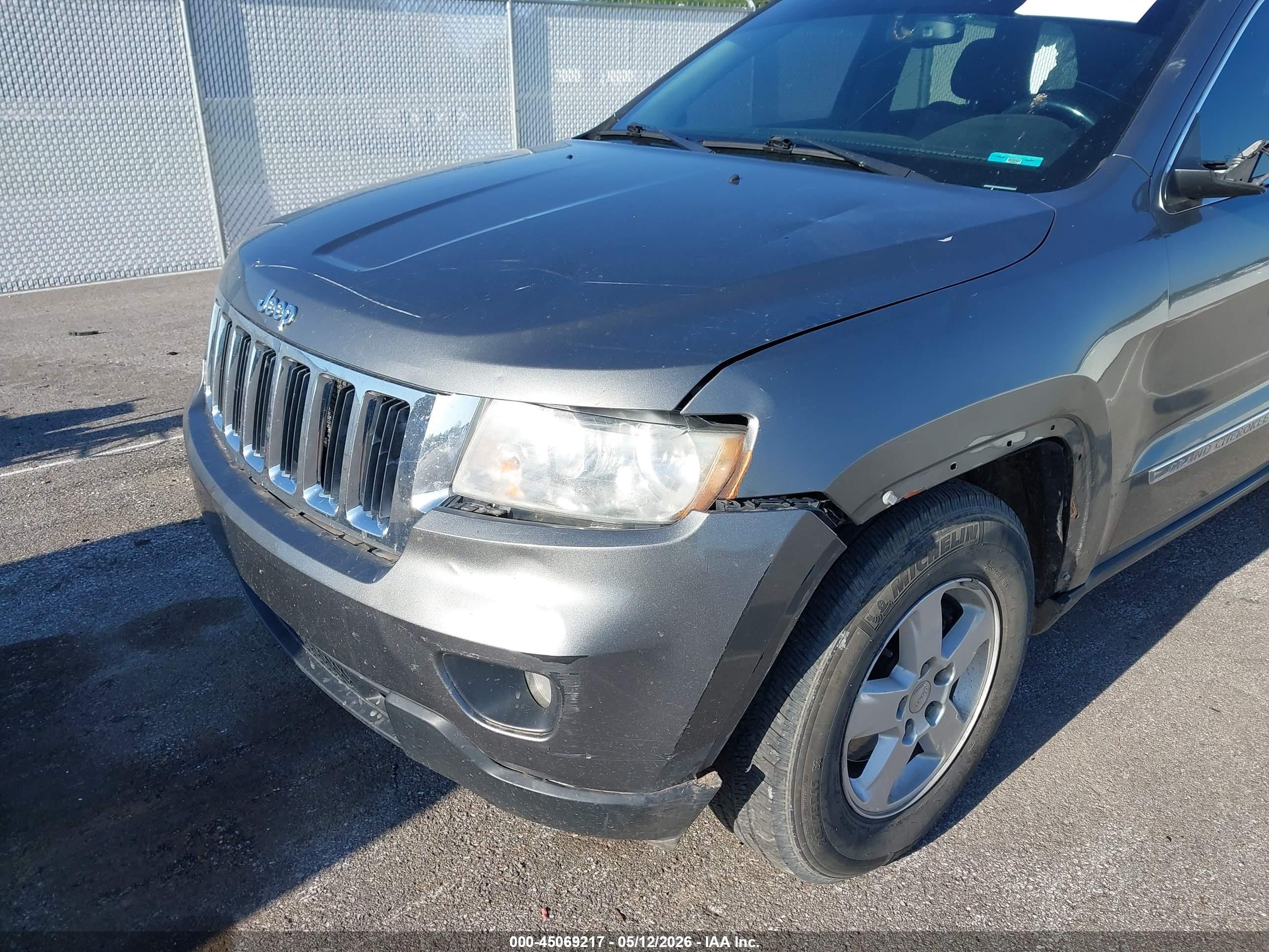 2013 Jeep Grand Cherokee Laredo Gray vin: 1C4RJFAGXDC593986