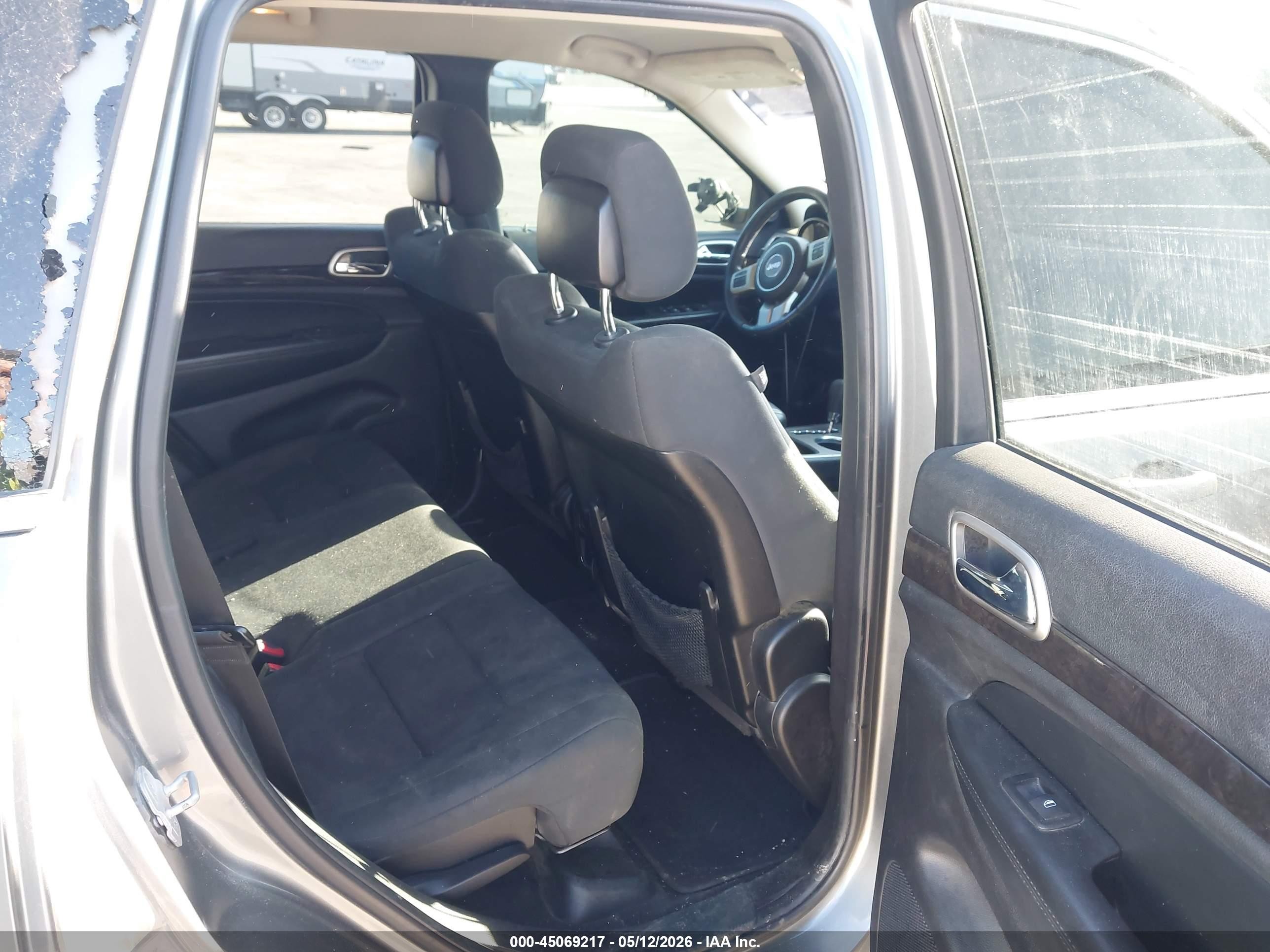 2013 Jeep Grand Cherokee Laredo Gray vin: 1C4RJFAGXDC593986