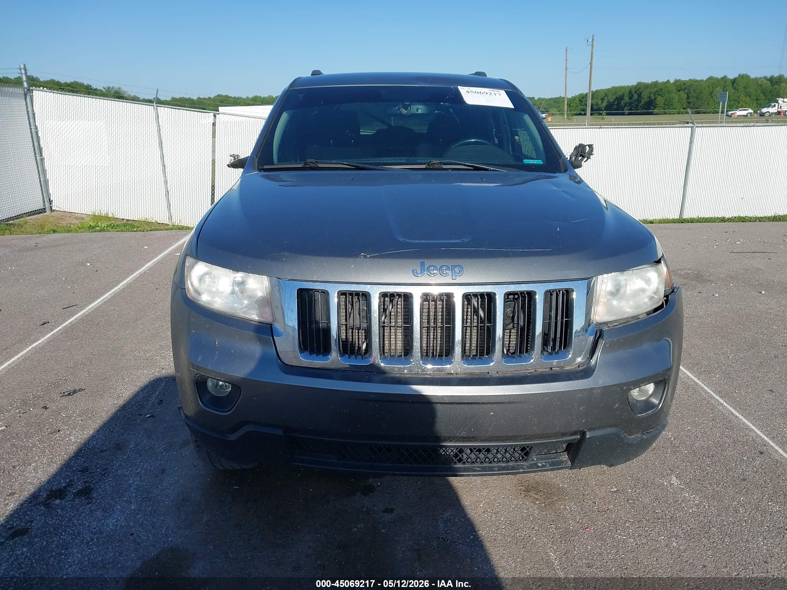 2013 Jeep Grand Cherokee Laredo Gray vin: 1C4RJFAGXDC593986