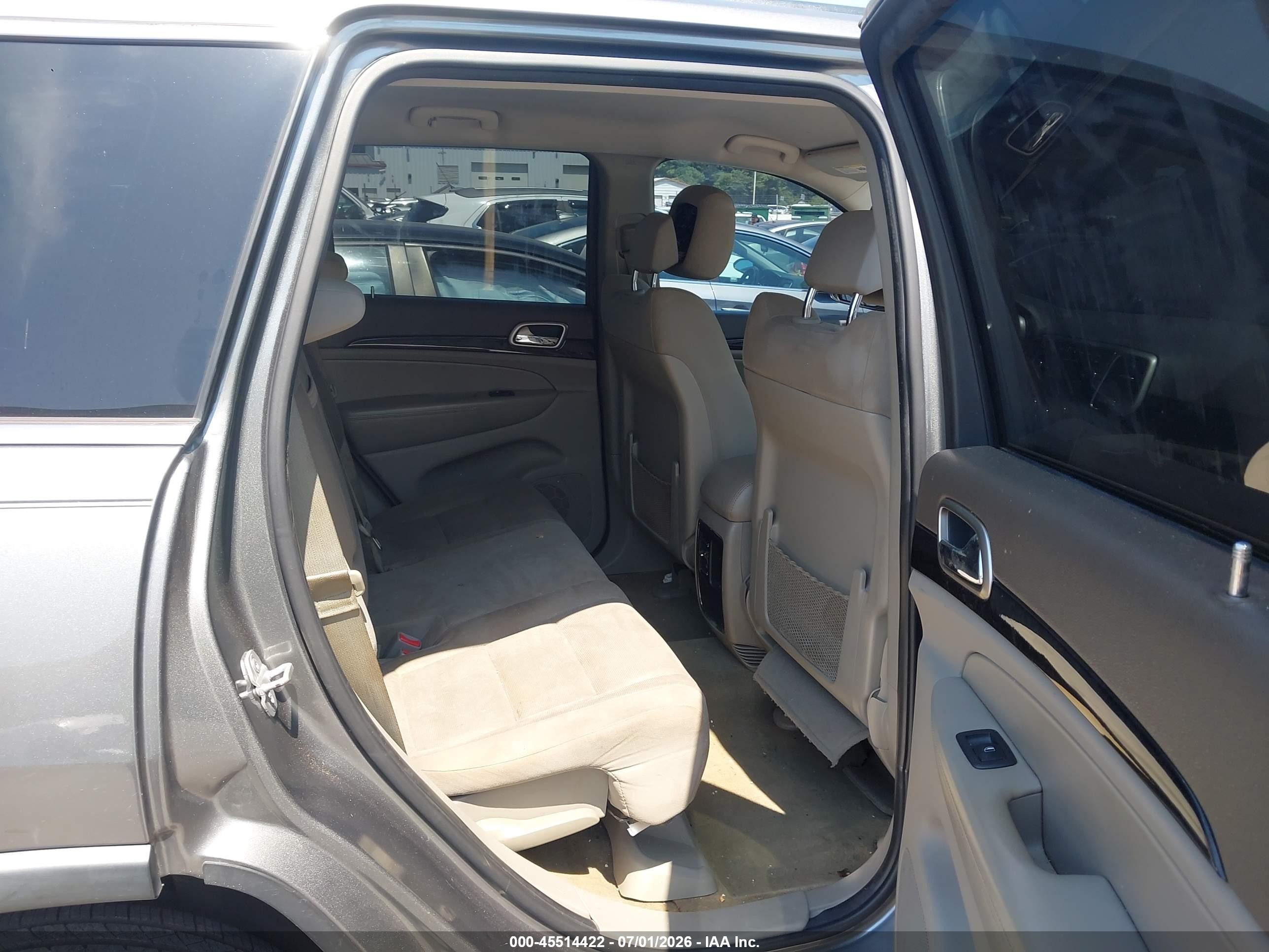 2013 Jeep Grand Cherokee Laredo Gray vin: 1C4RJFAGXDC599724
