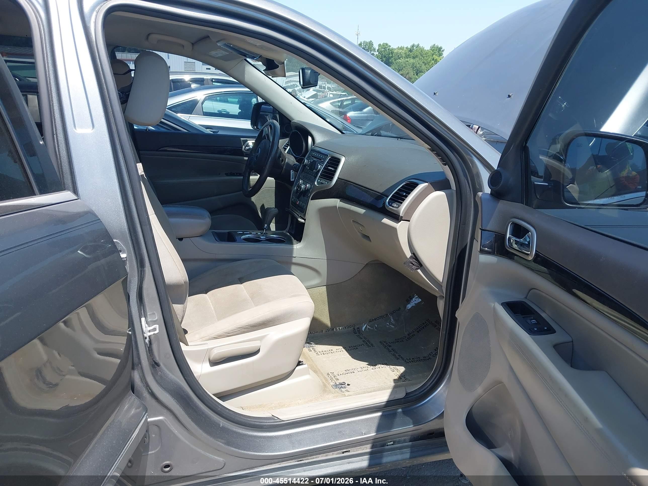 2013 Jeep Grand Cherokee Laredo Gray vin: 1C4RJFAGXDC599724
