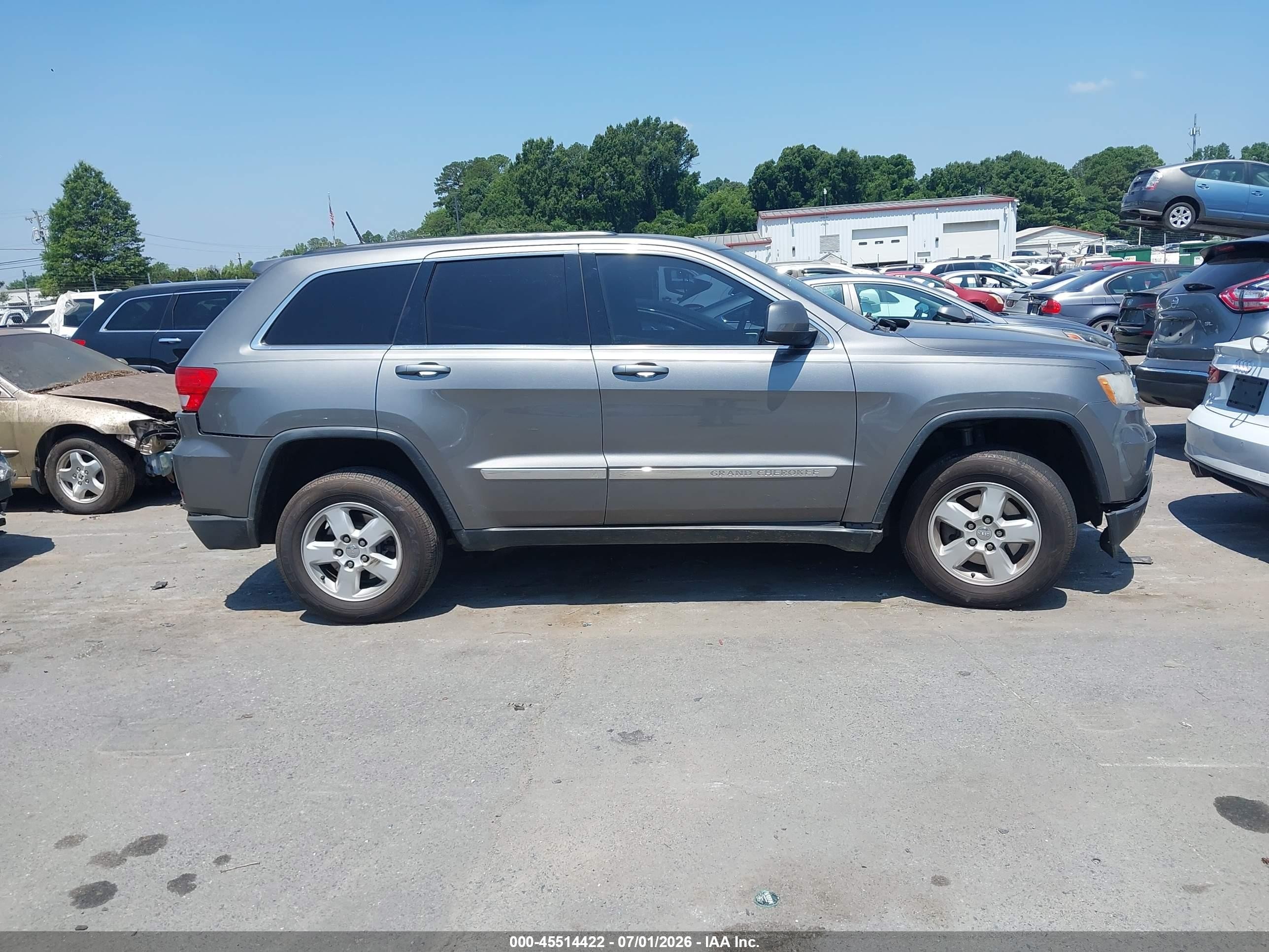 2013 Jeep Grand Cherokee Laredo Gray vin: 1C4RJFAGXDC599724