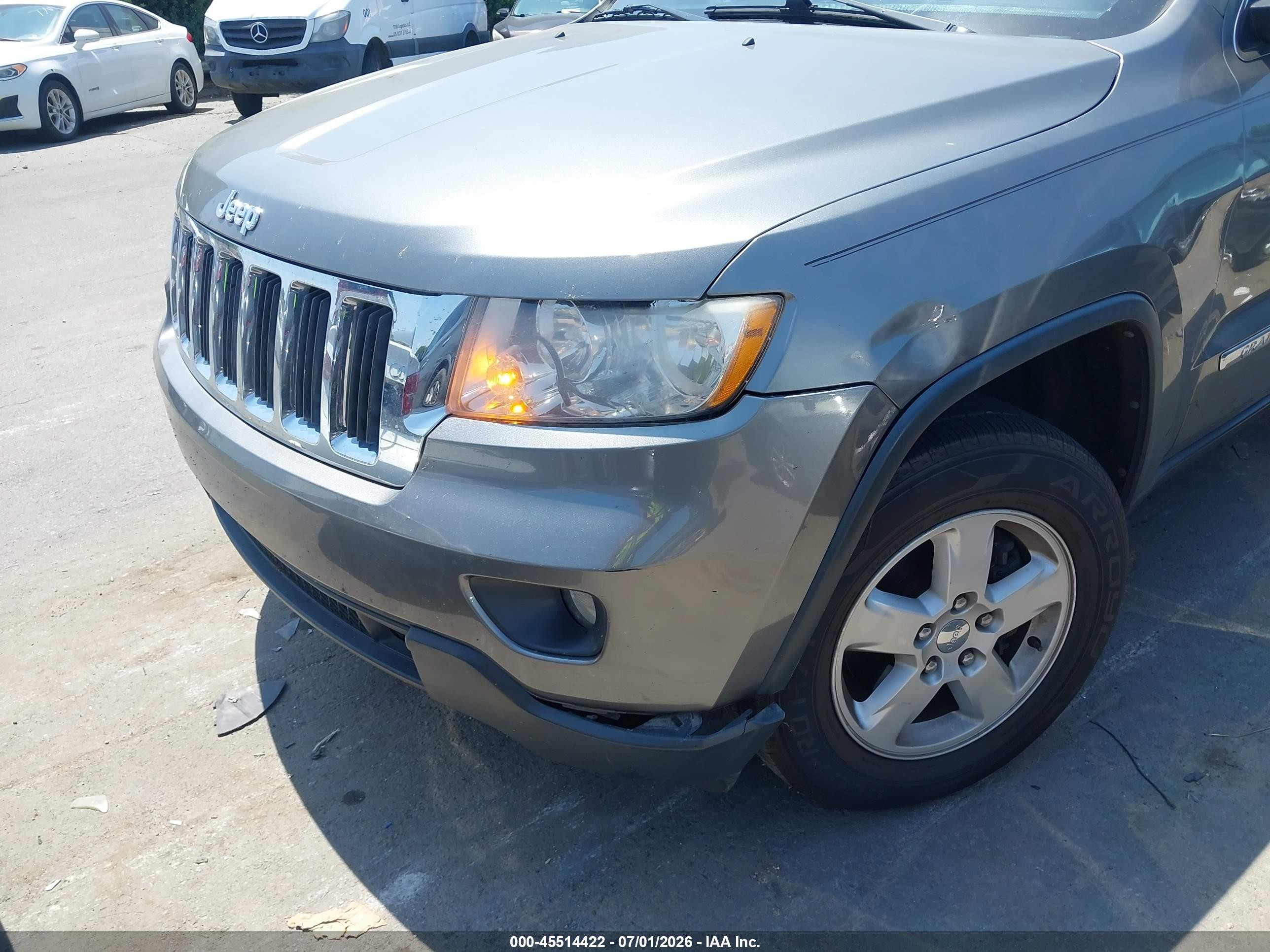 2013 Jeep Grand Cherokee Laredo Gray vin: 1C4RJFAGXDC599724
