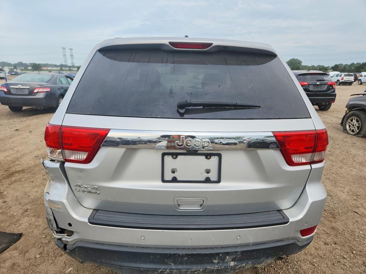2013 Jeep Grand Cherokee Laredo Серебряный vin: 1C4RJFAGXDC609880