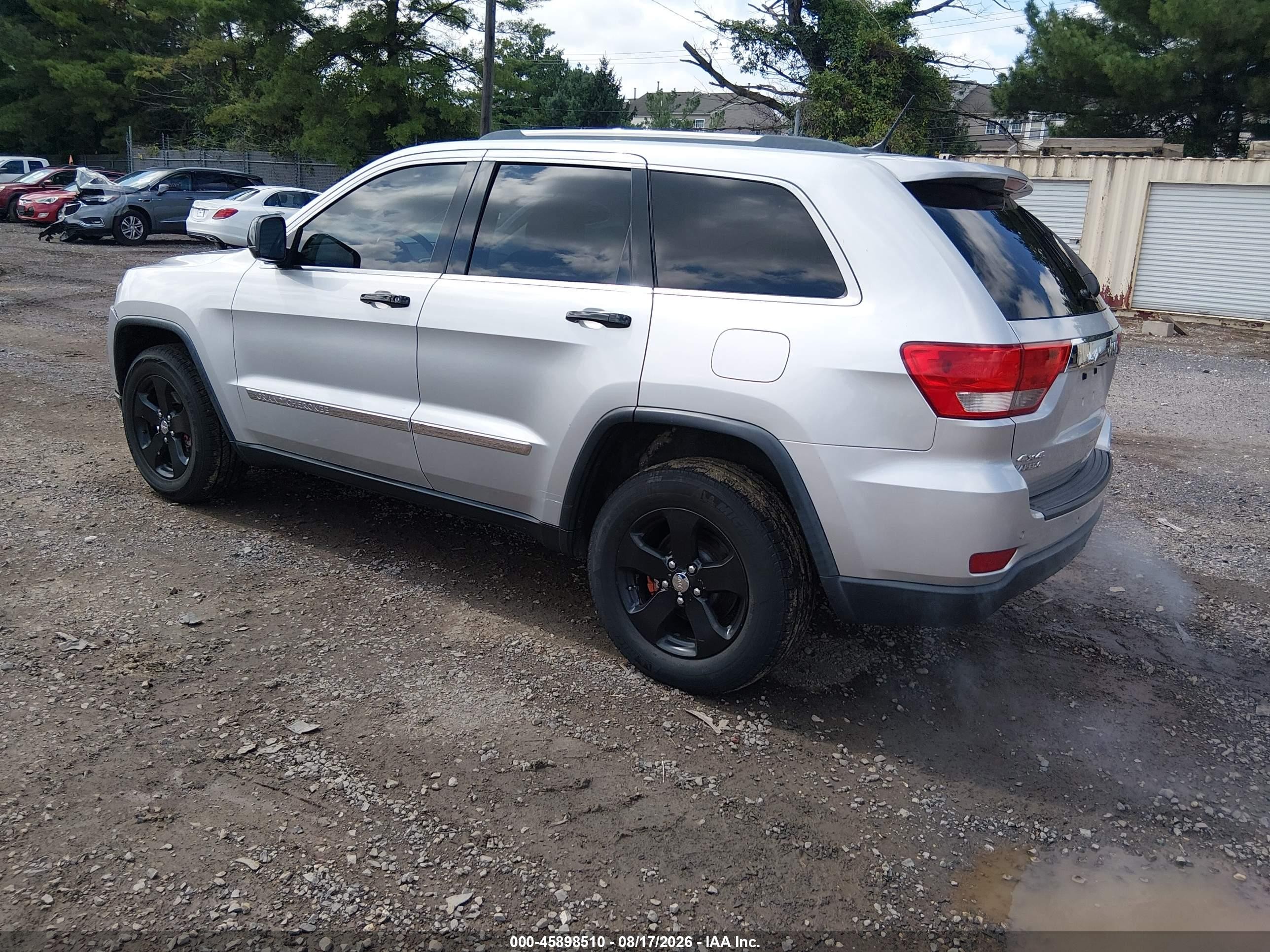 2013 Jeep Grand Cherokee Laredo Gray vin: 1C4RJFAGXDC615145