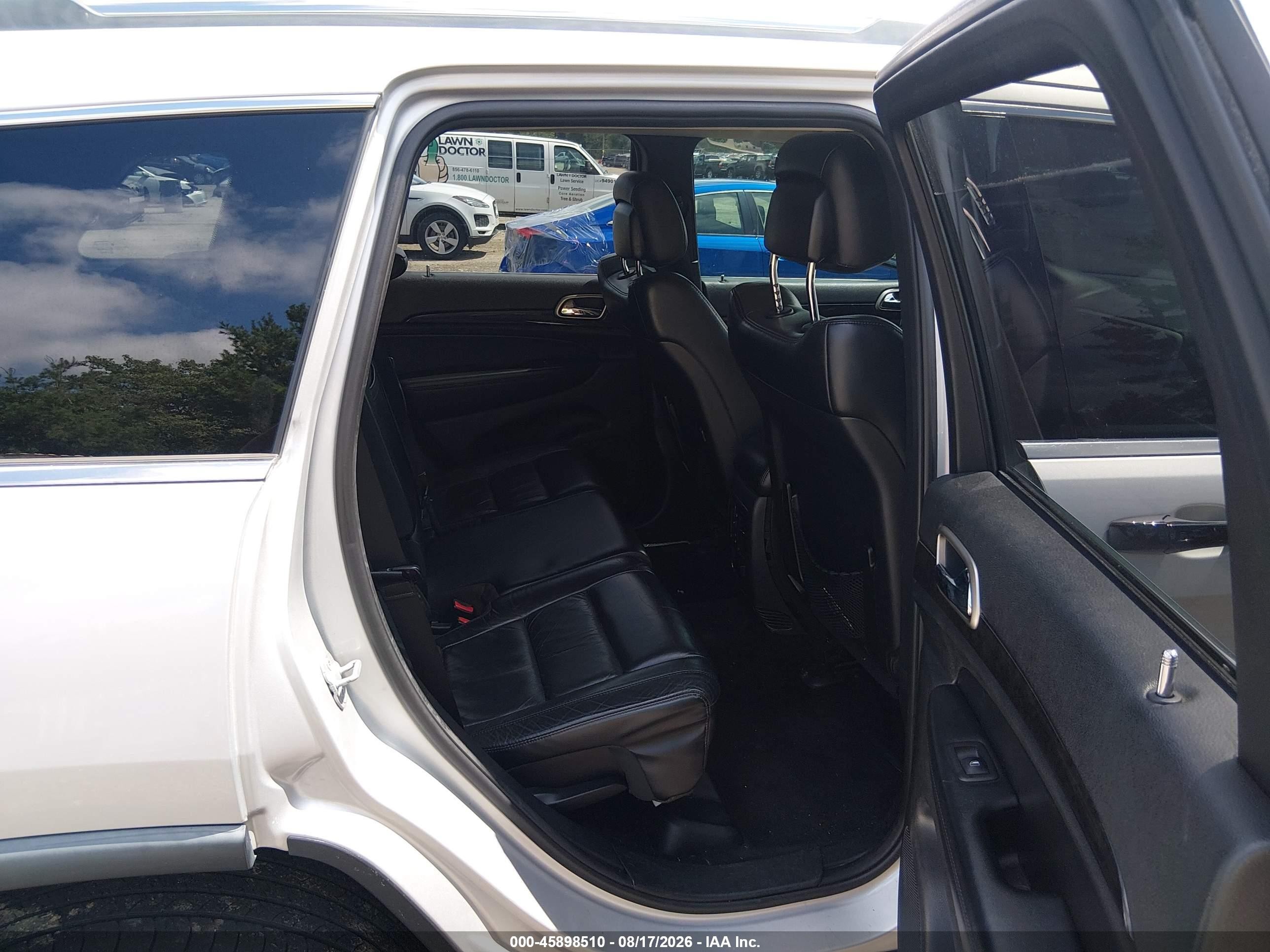2013 Jeep Grand Cherokee Laredo Gray vin: 1C4RJFAGXDC615145