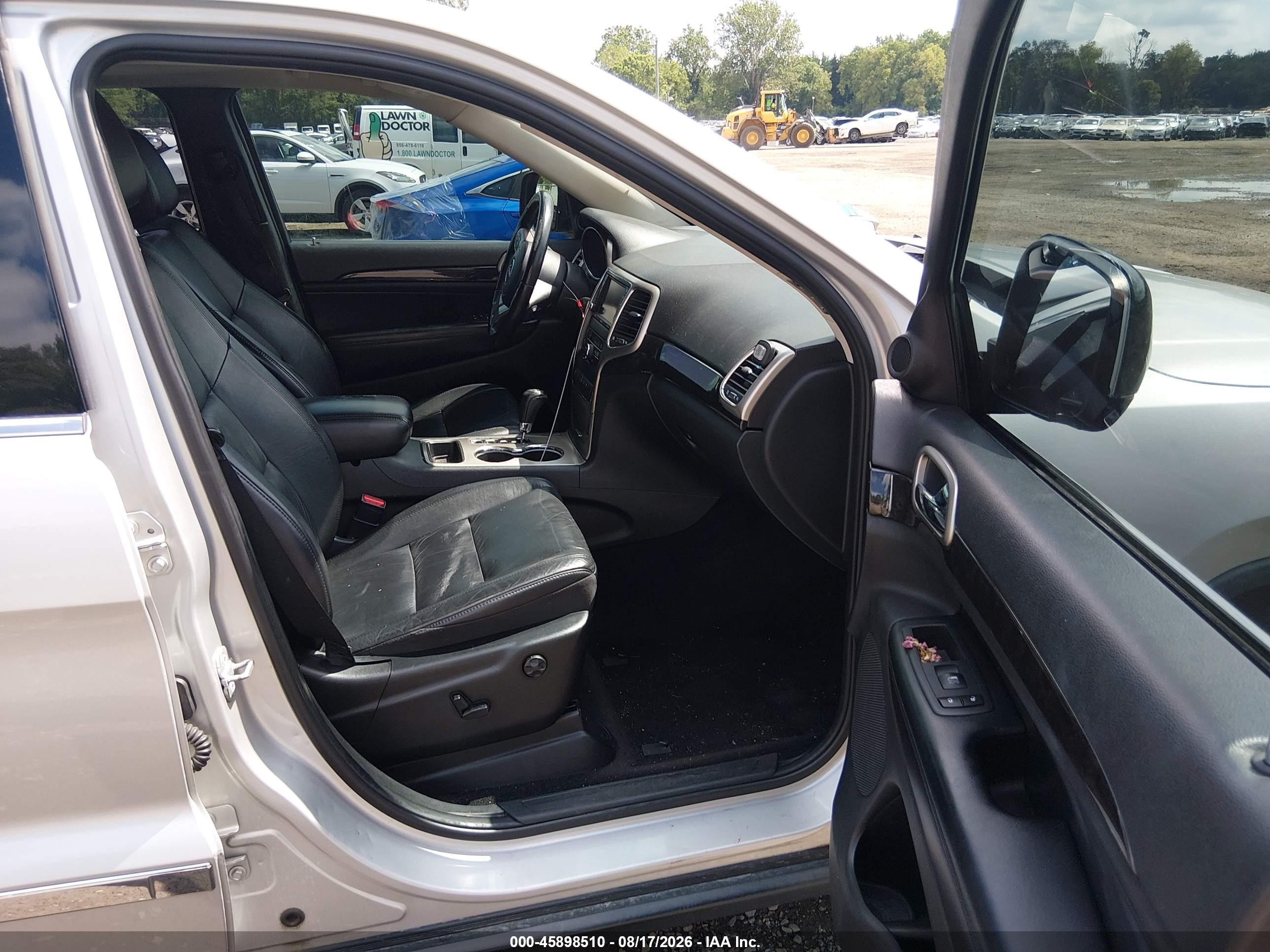 2013 Jeep Grand Cherokee Laredo Gray vin: 1C4RJFAGXDC615145