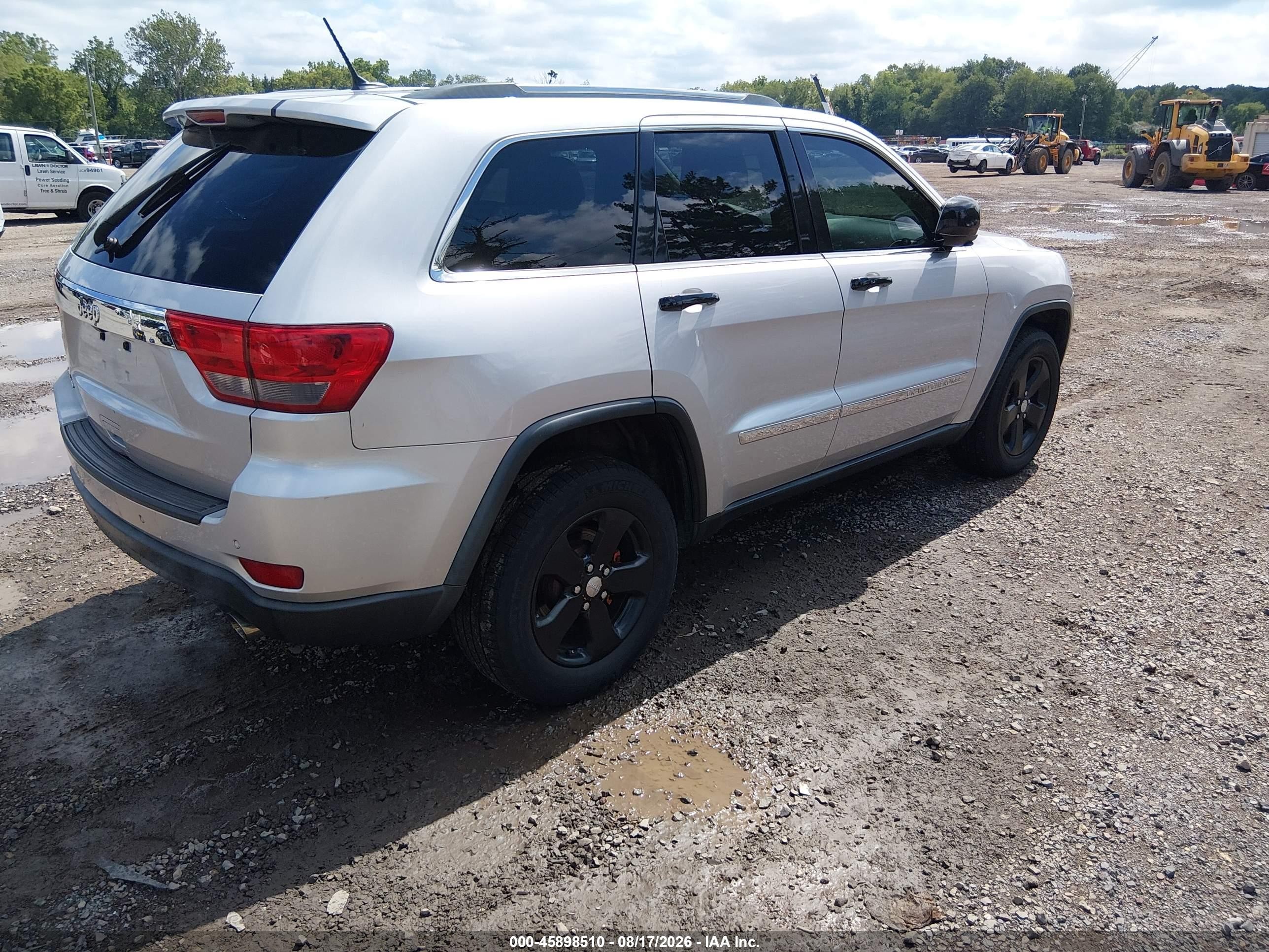 2013 Jeep Grand Cherokee Laredo Gray vin: 1C4RJFAGXDC615145