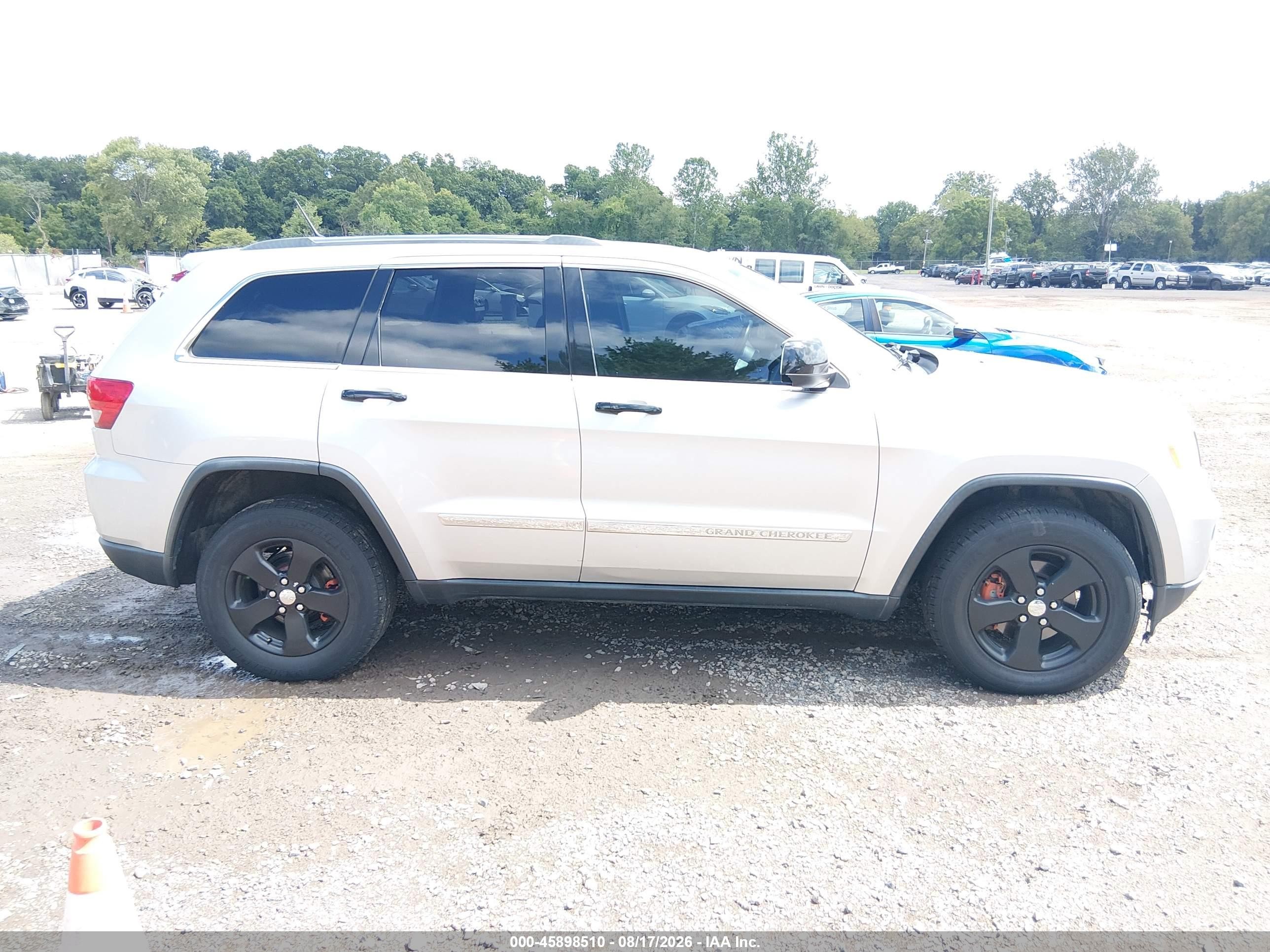 2013 Jeep Grand Cherokee Laredo Gray vin: 1C4RJFAGXDC615145