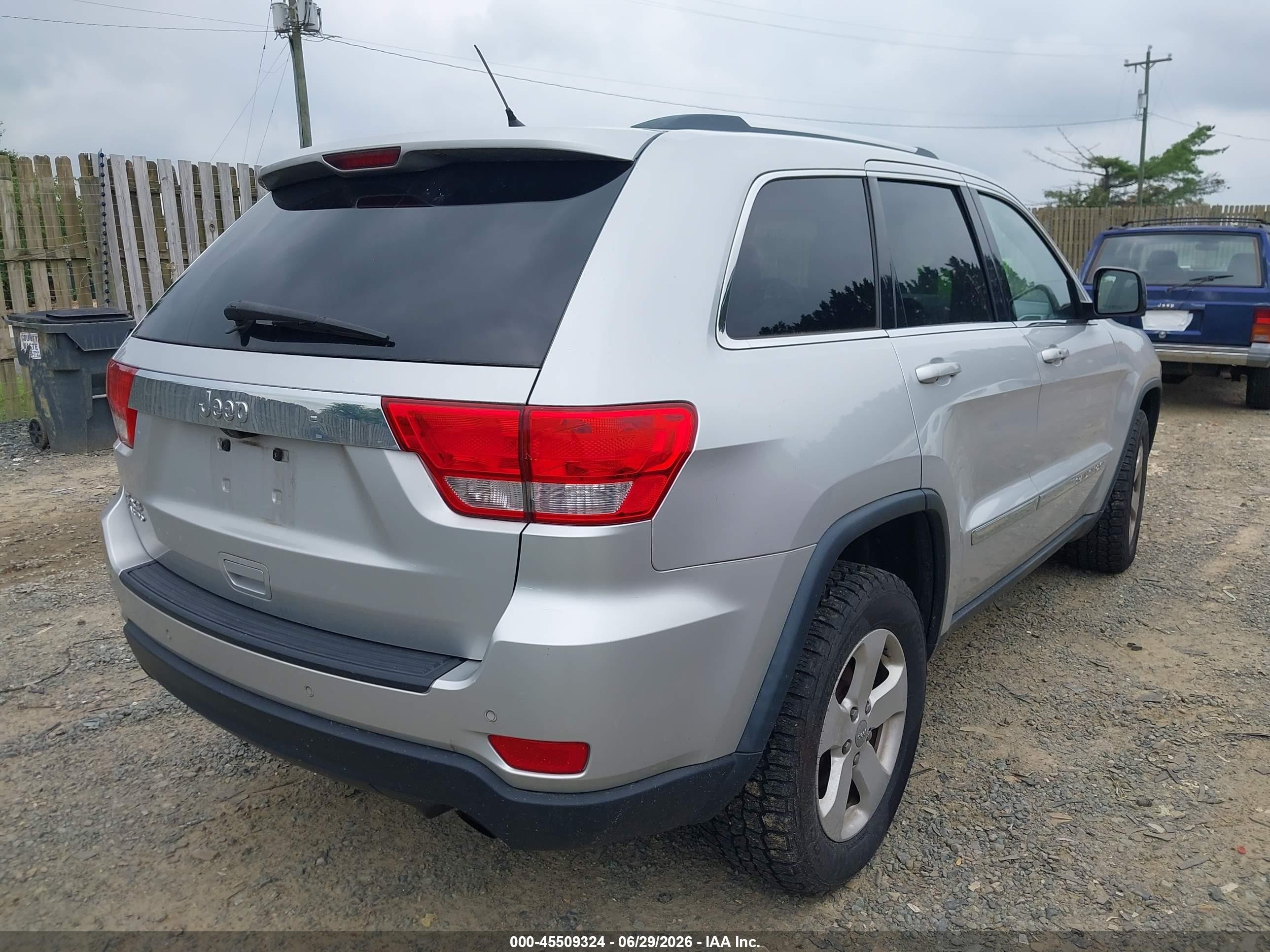 2013 Jeep Grand Cherokee Laredo Silver vin: 1C4RJFAGXDC634116