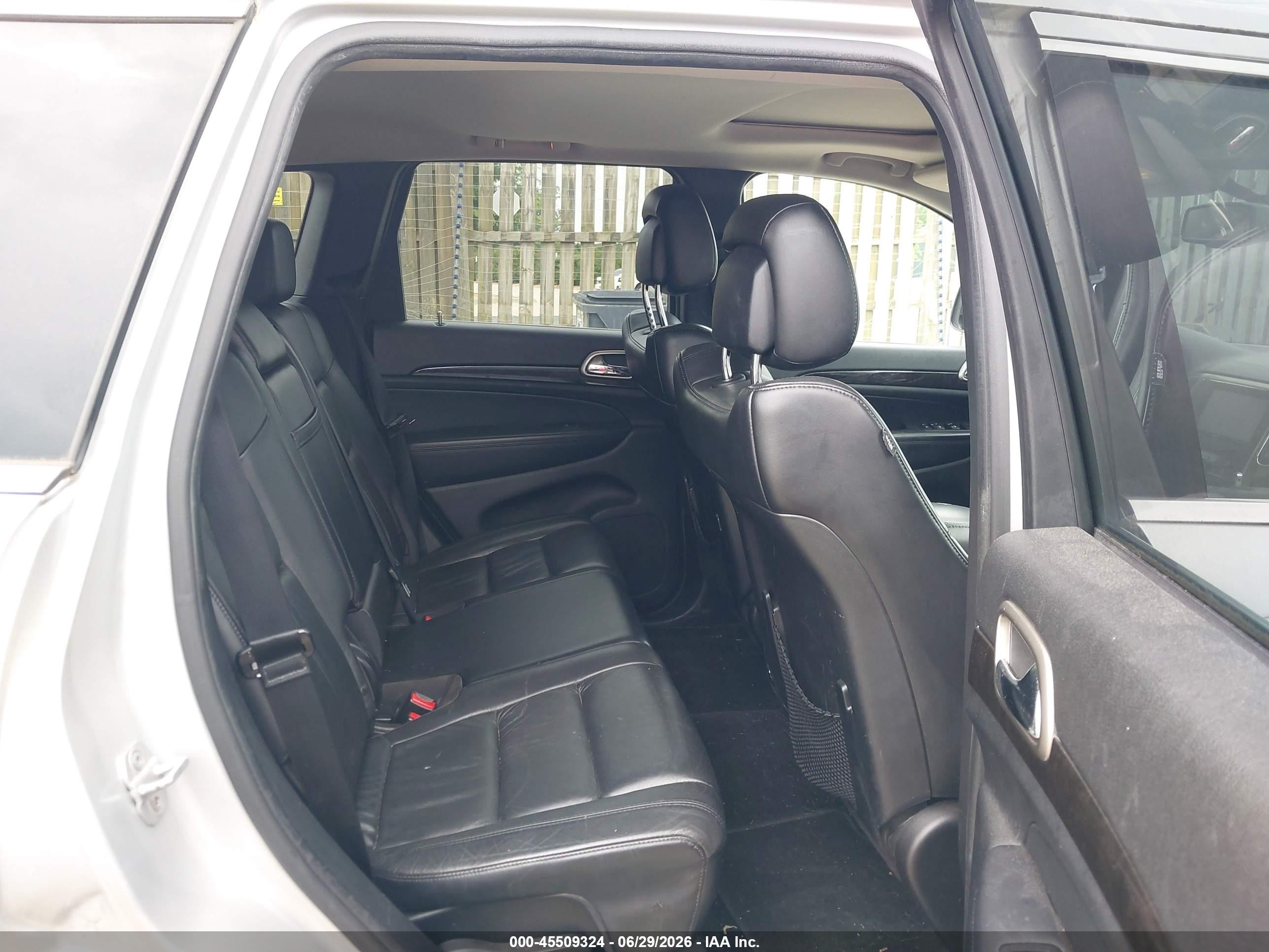 2013 Jeep Grand Cherokee Laredo Silver vin: 1C4RJFAGXDC634116