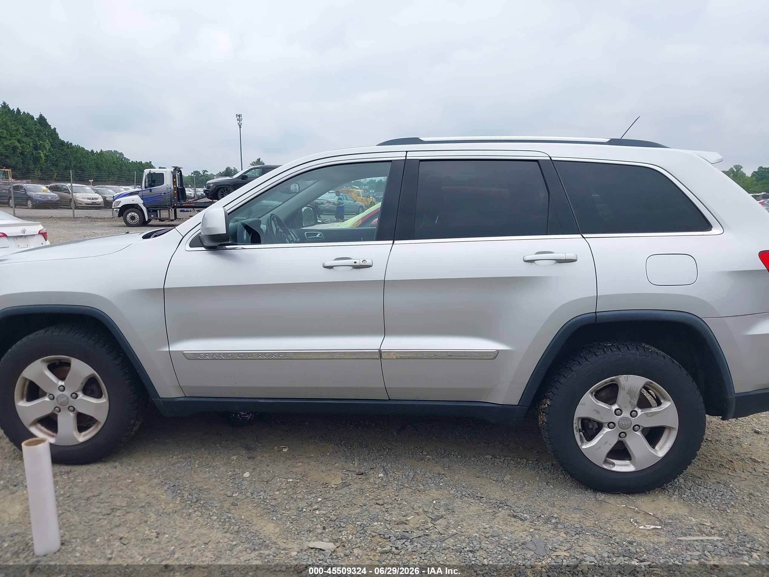 2013 Jeep Grand Cherokee Laredo Silver vin: 1C4RJFAGXDC634116