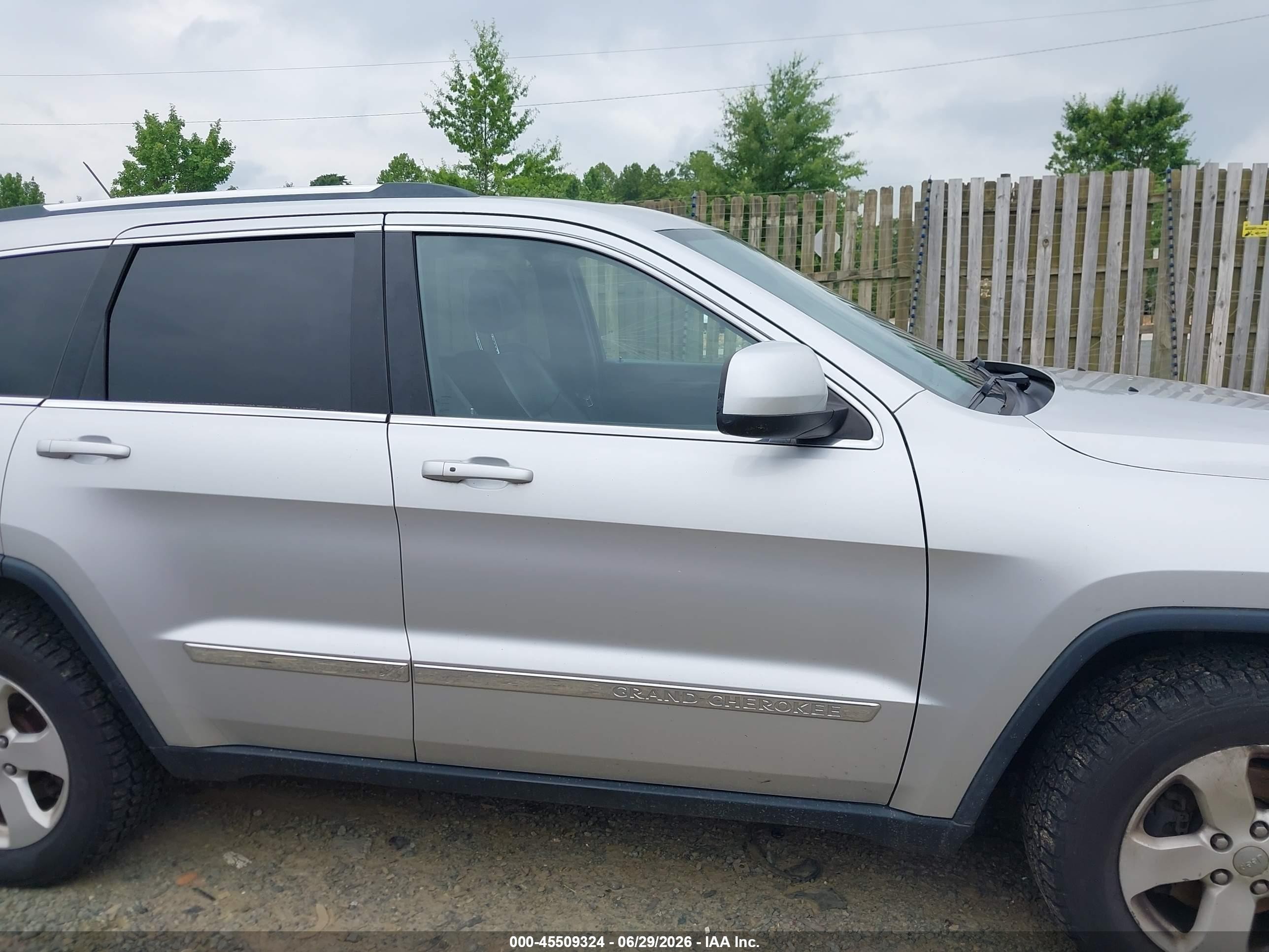 2013 Jeep Grand Cherokee Laredo Silver vin: 1C4RJFAGXDC634116