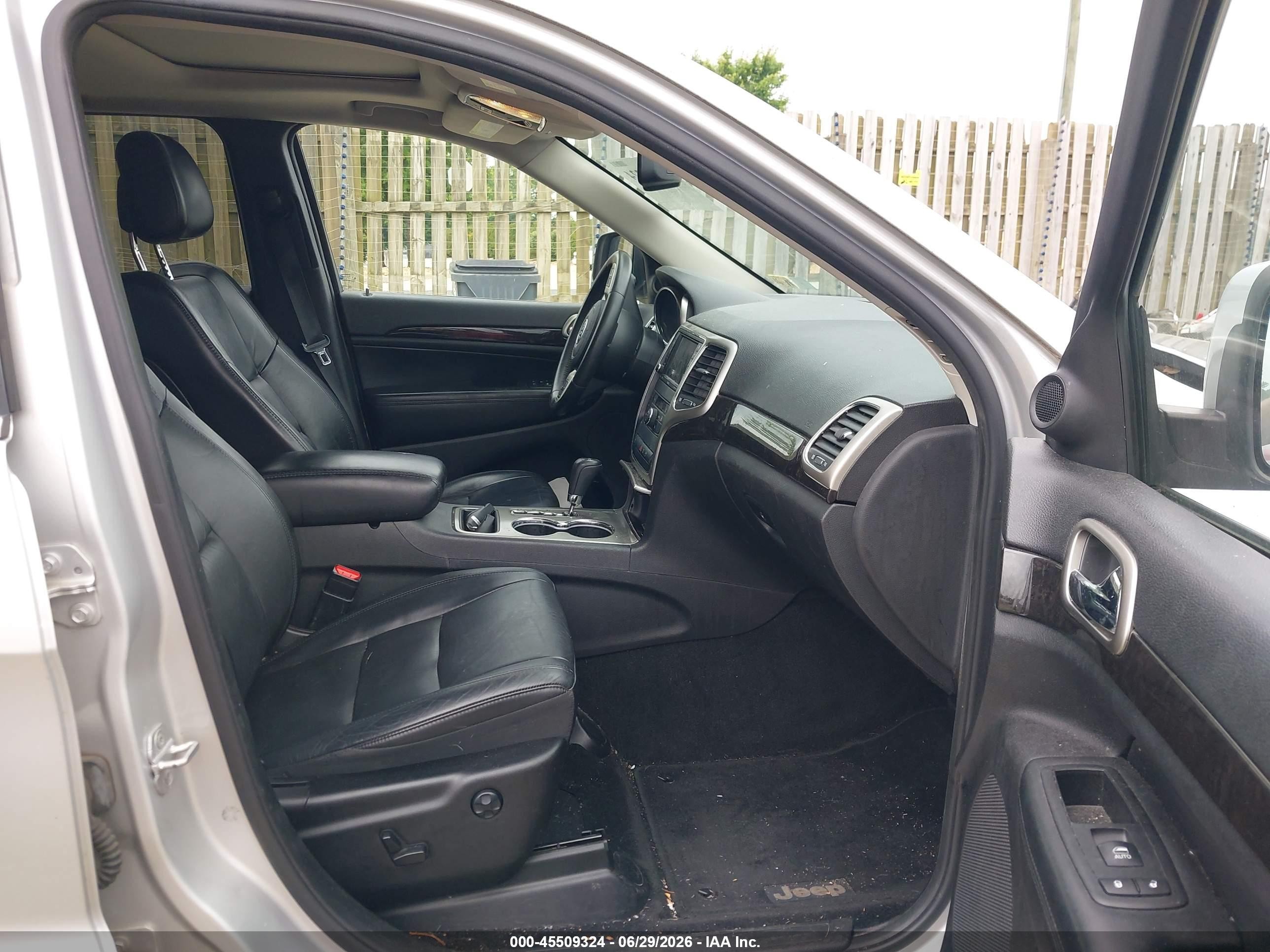 2013 Jeep Grand Cherokee Laredo Silver vin: 1C4RJFAGXDC634116