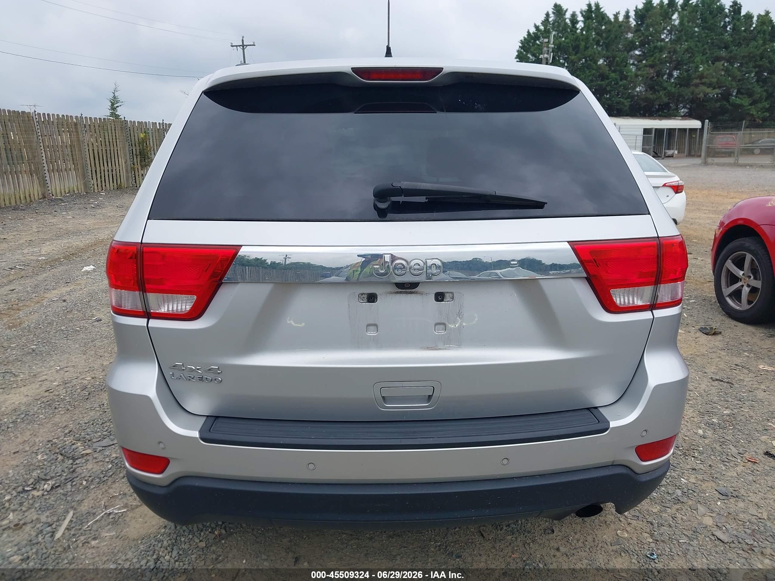2013 Jeep Grand Cherokee Laredo Silver vin: 1C4RJFAGXDC634116