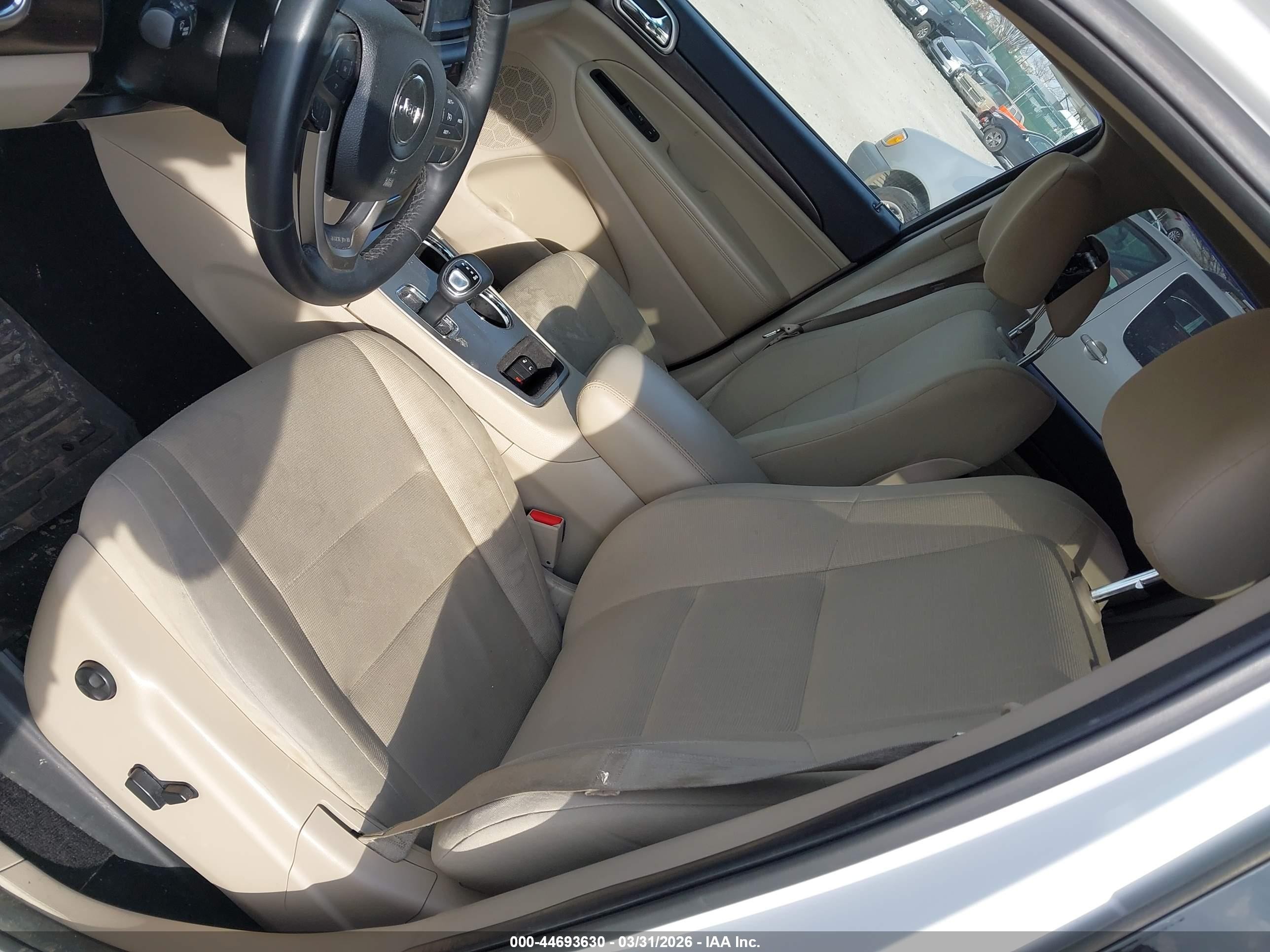 2014 Jeep Grand Cherokee Laredo White vin: 1C4RJFAGXEC103936