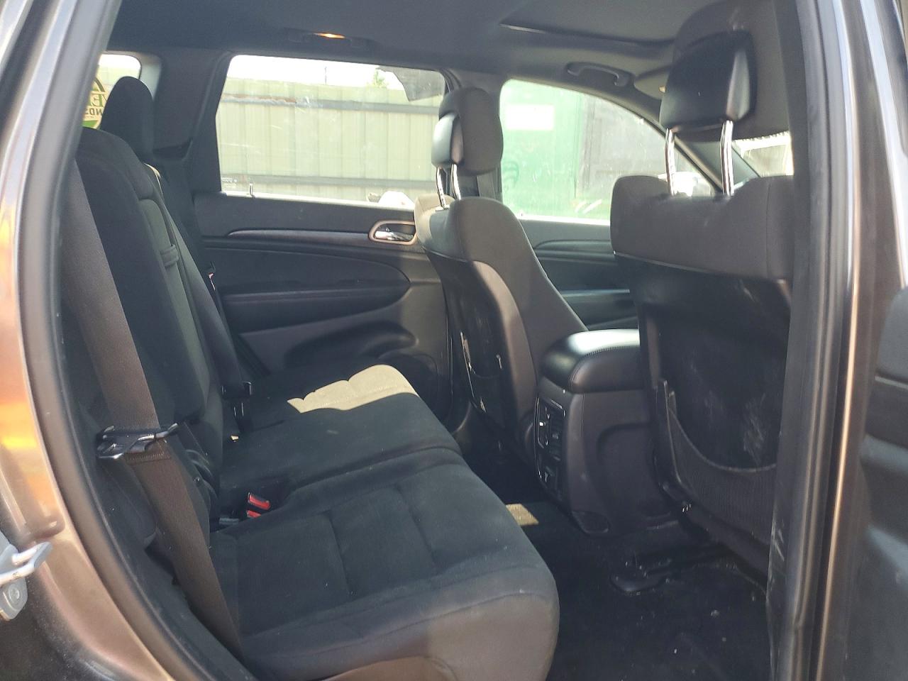 2014 Jeep Grand Cherokee Laredo Silver vin: 1C4RJFAGXEC184727