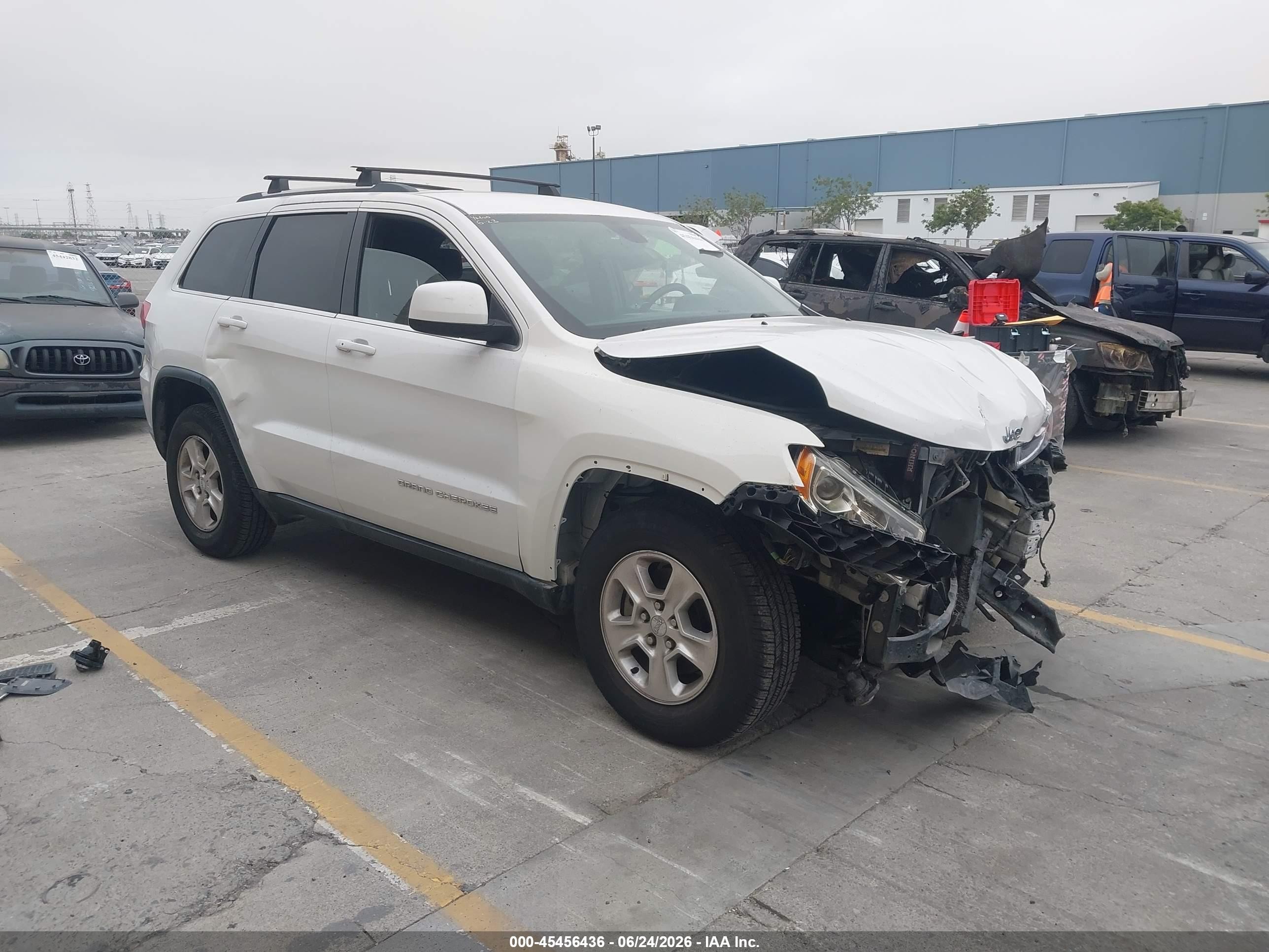 2014 Jeep Grand Cherokee Laredo White vin: 1C4RJFAGXEC232856