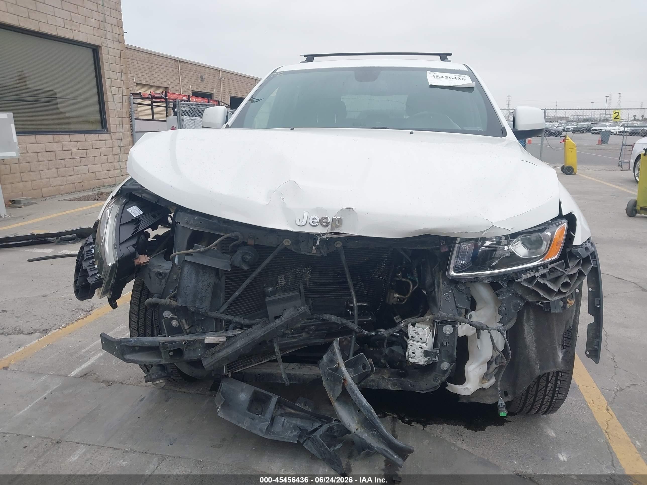 2014 Jeep Grand Cherokee Laredo Белый vin: 1C4RJFAGXEC232856