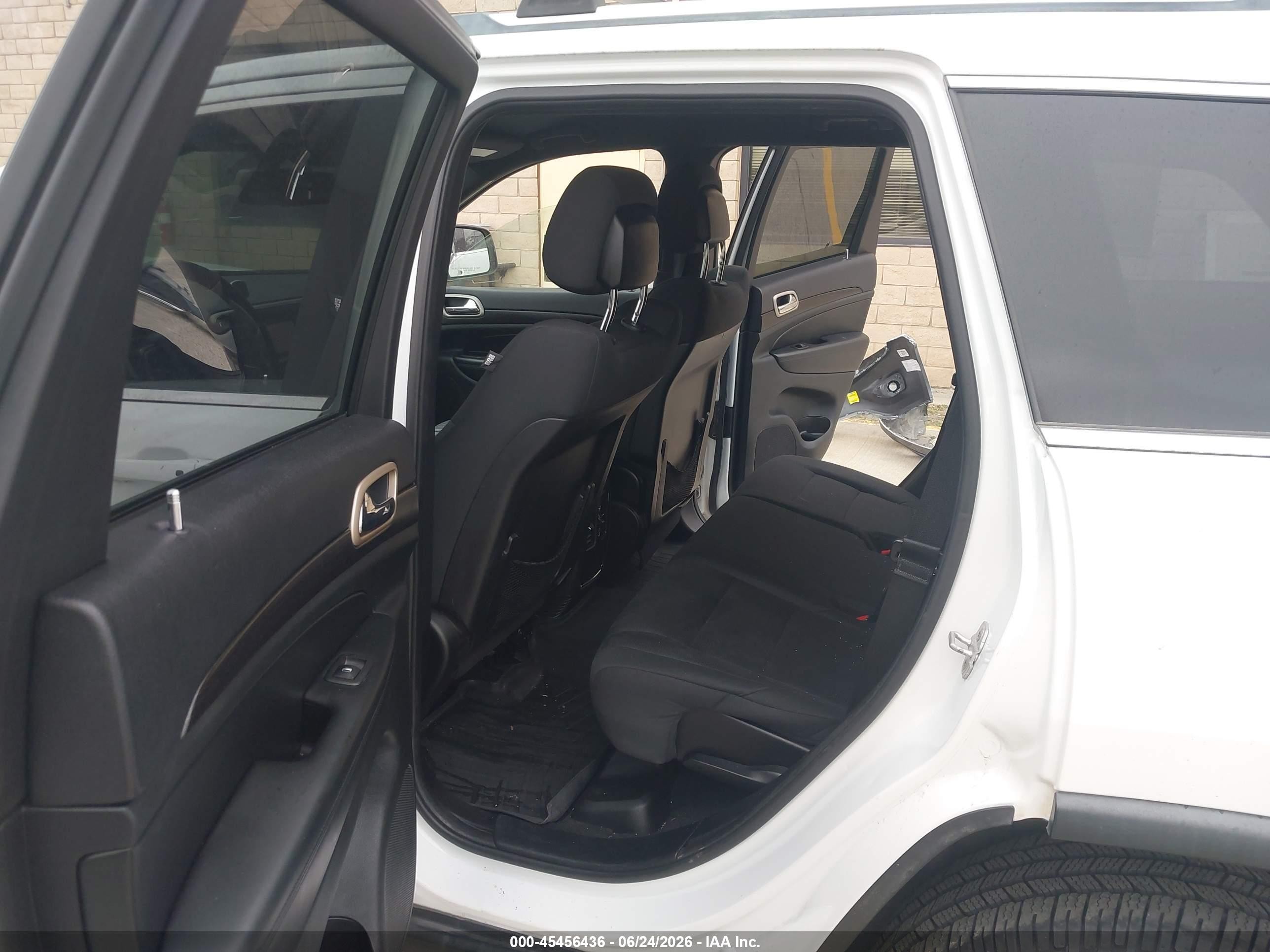 2014 Jeep Grand Cherokee Laredo Белый vin: 1C4RJFAGXEC232856