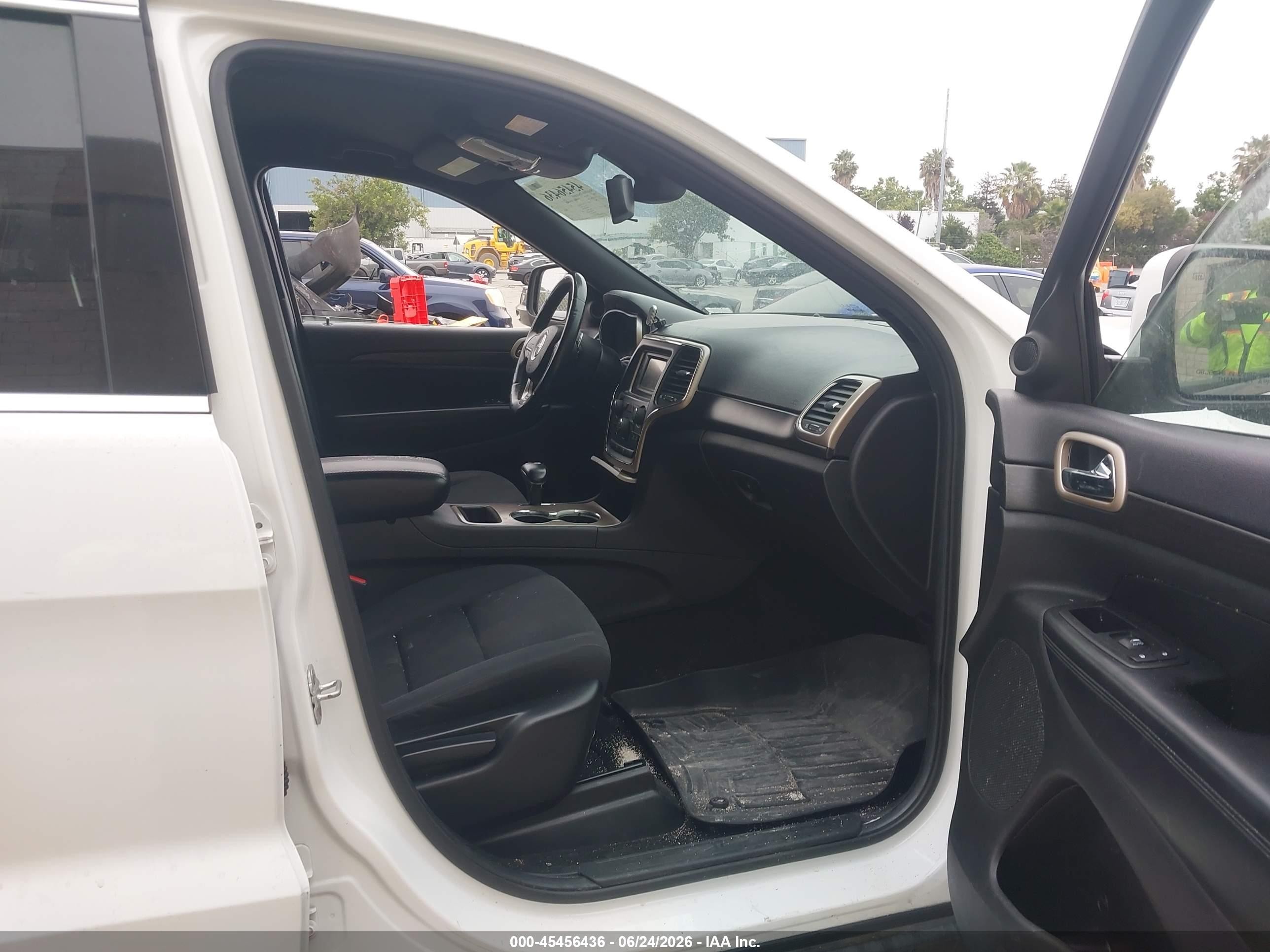 2014 Jeep Grand Cherokee Laredo Белый vin: 1C4RJFAGXEC232856