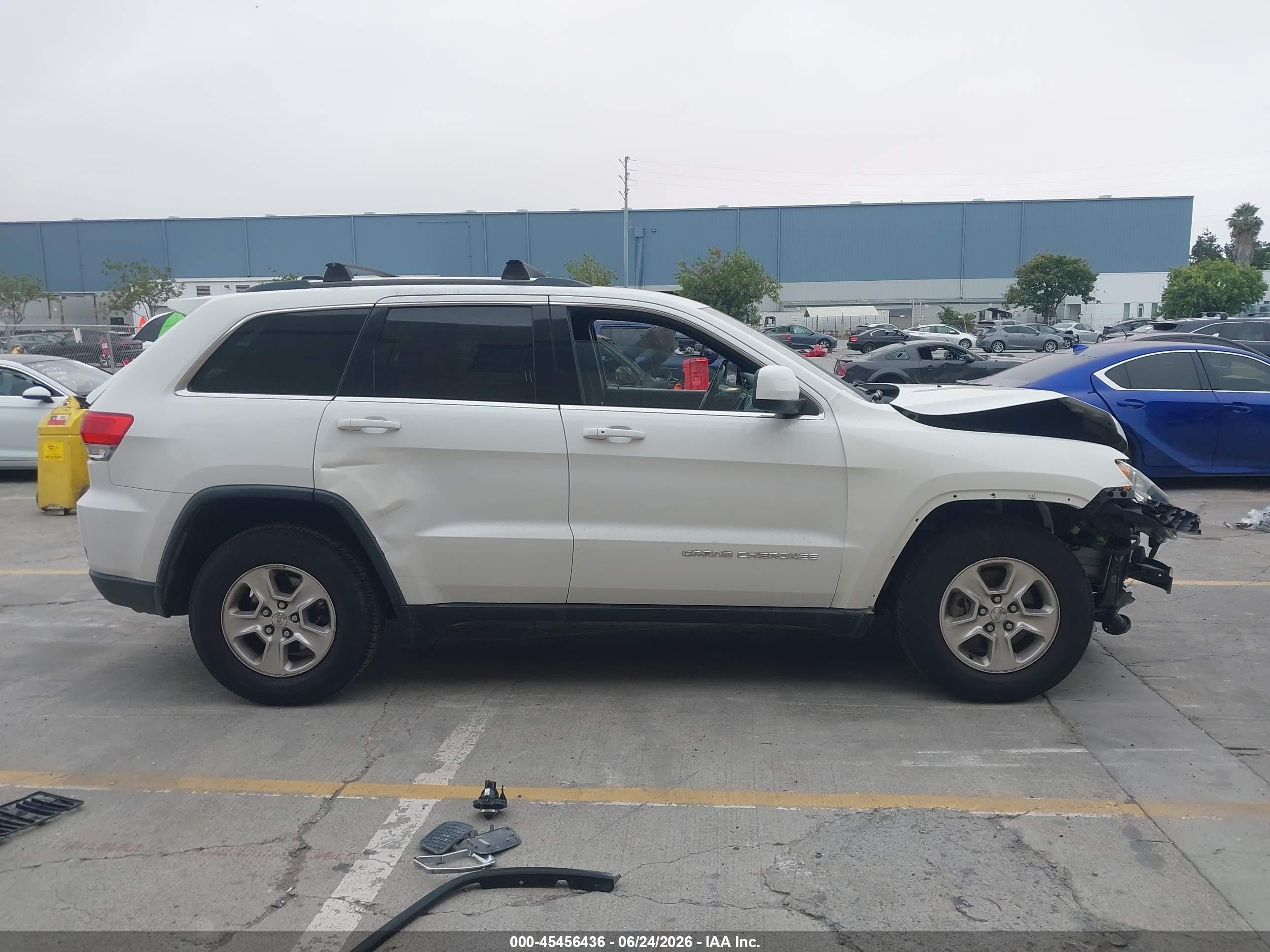 2014 Jeep Grand Cherokee Laredo Белый vin: 1C4RJFAGXEC232856