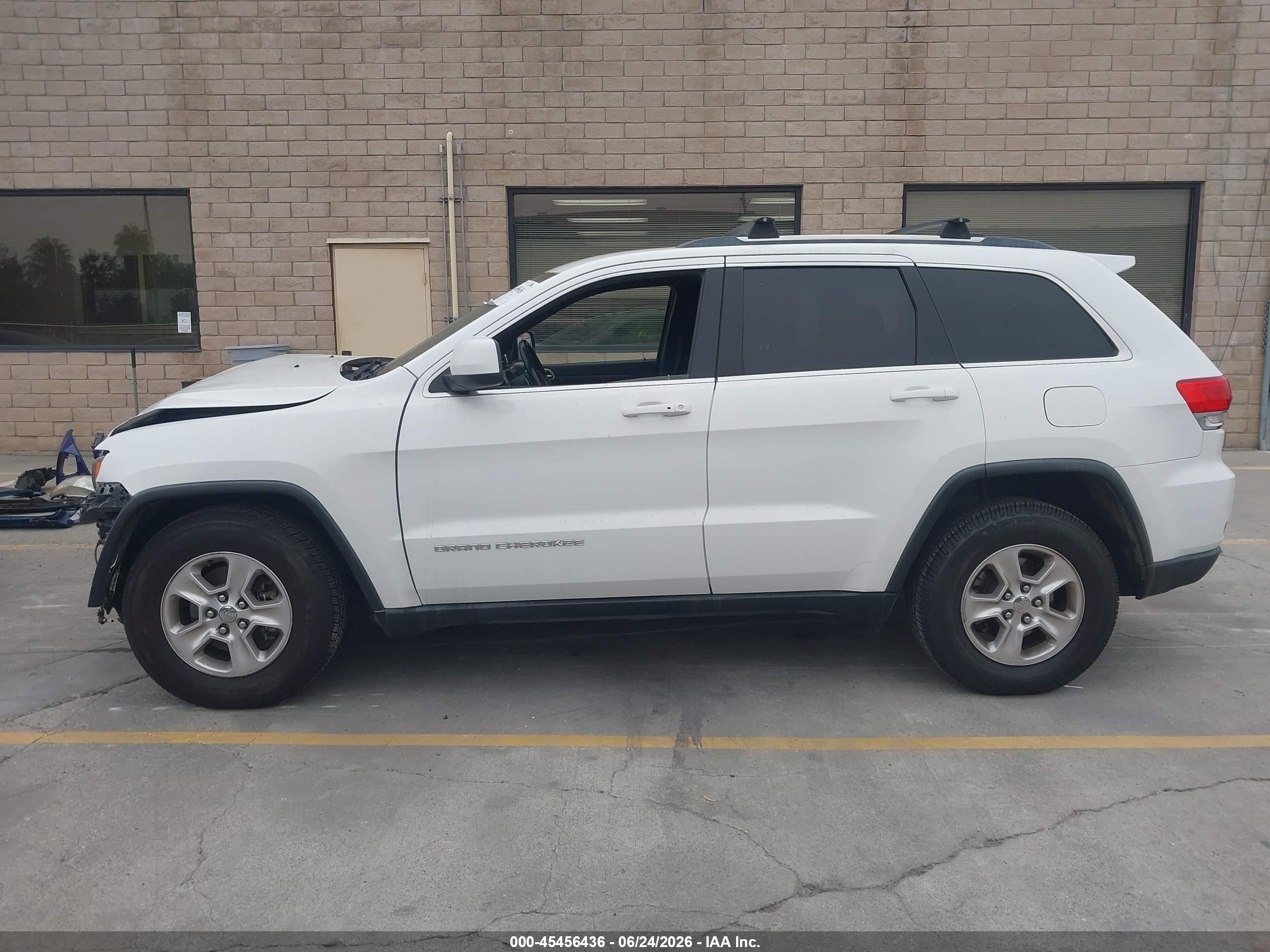 2014 Jeep Grand Cherokee Laredo Белый vin: 1C4RJFAGXEC232856