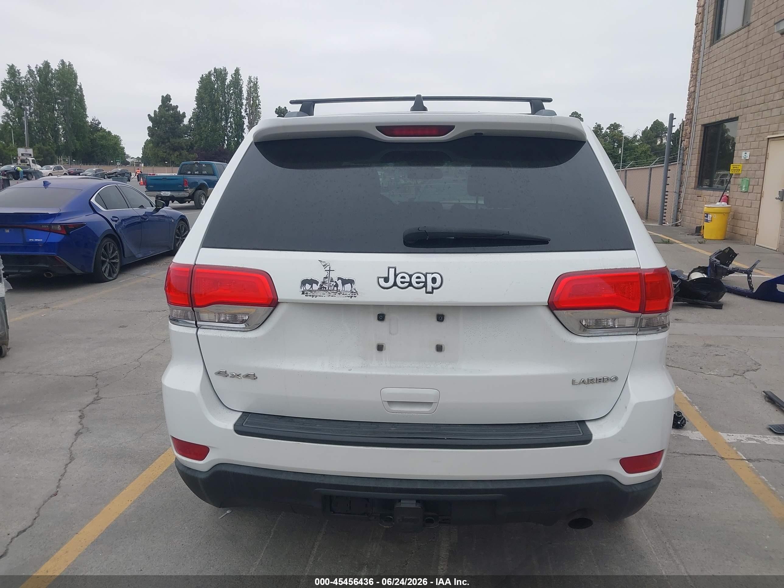 2014 Jeep Grand Cherokee Laredo Белый vin: 1C4RJFAGXEC232856