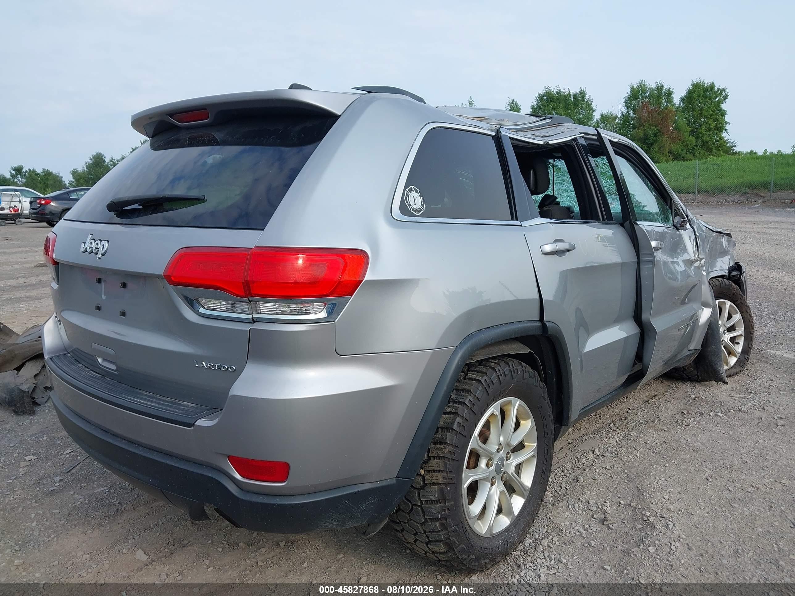 2014 Jeep Grand Cherokee Laredo Silver vin: 1C4RJFAGXEC388900