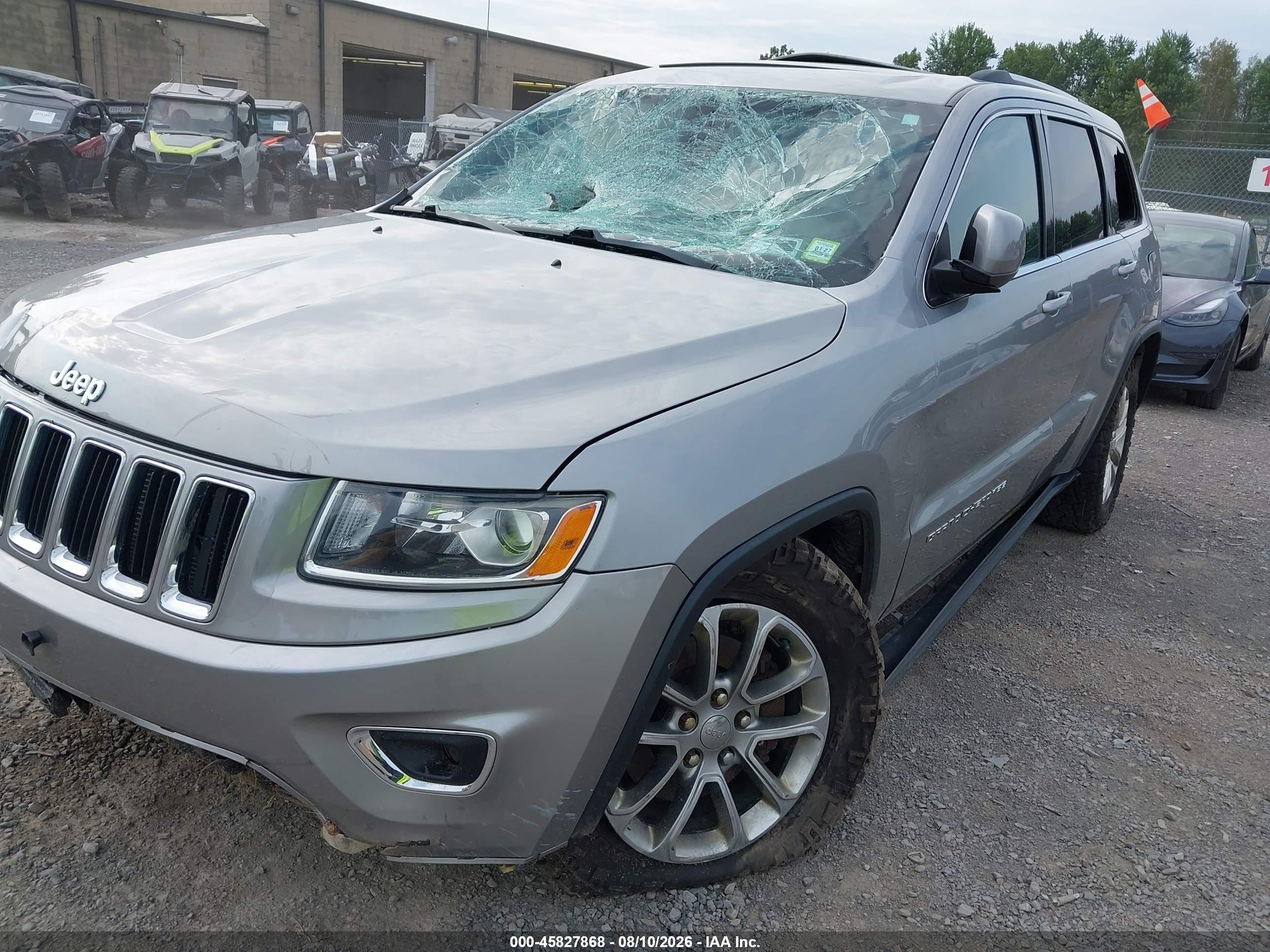 2014 Jeep Grand Cherokee Laredo Silver vin: 1C4RJFAGXEC388900