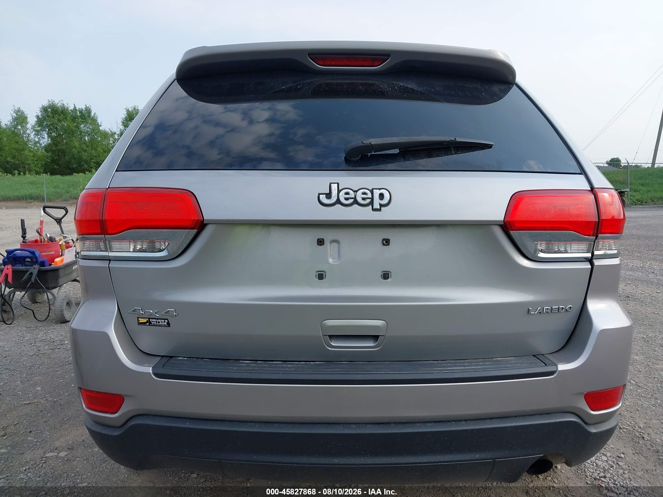 2014 Jeep Grand Cherokee Laredo Silver vin: 1C4RJFAGXEC388900