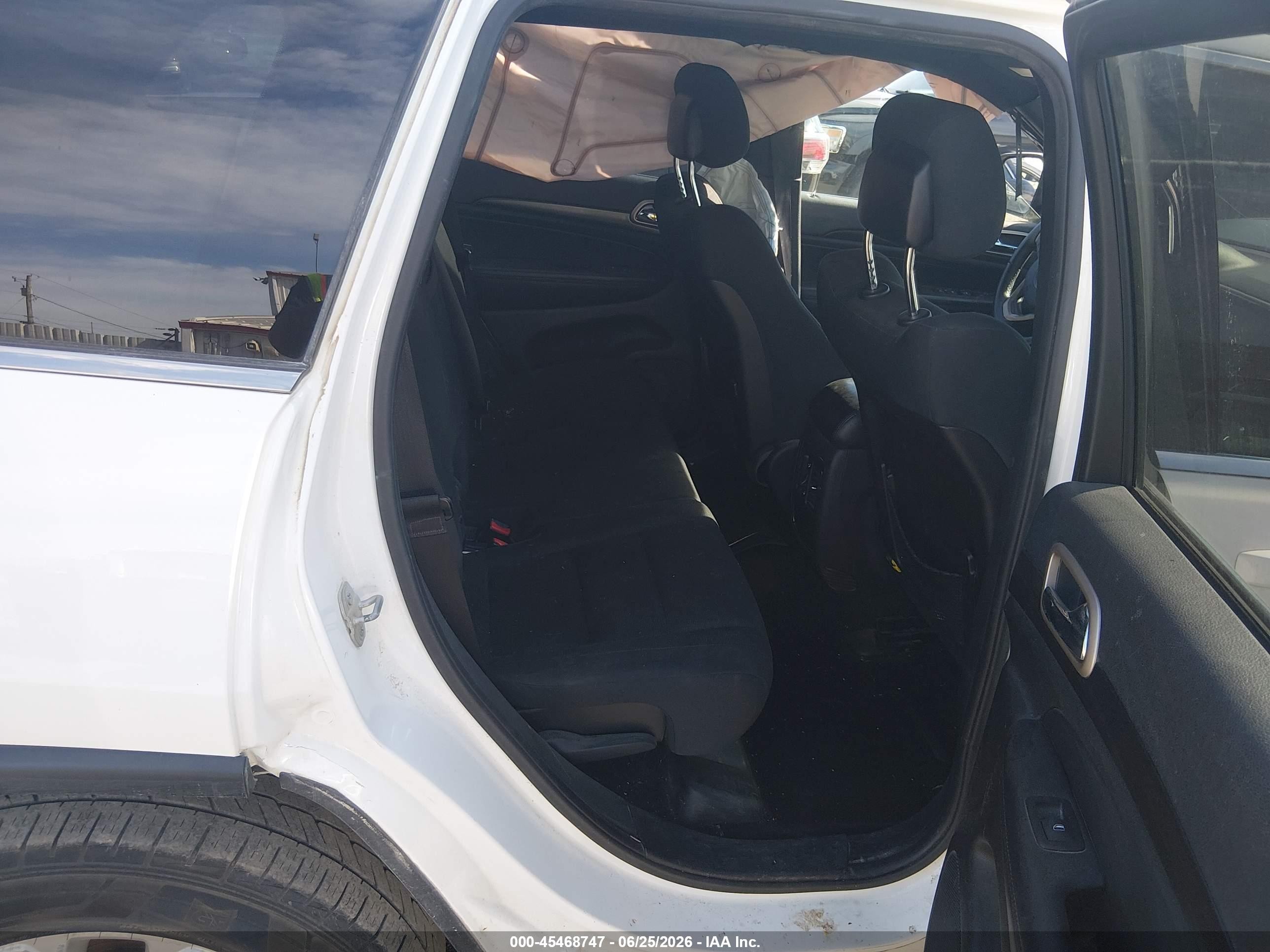 2014 Jeep Grand Cherokee Laredo White vin: 1C4RJFAGXEC565932