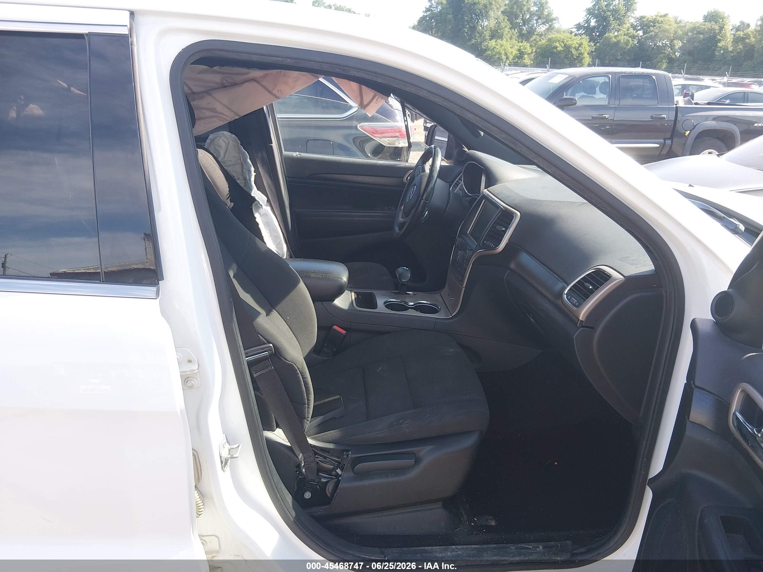 2014 Jeep Grand Cherokee Laredo White vin: 1C4RJFAGXEC565932