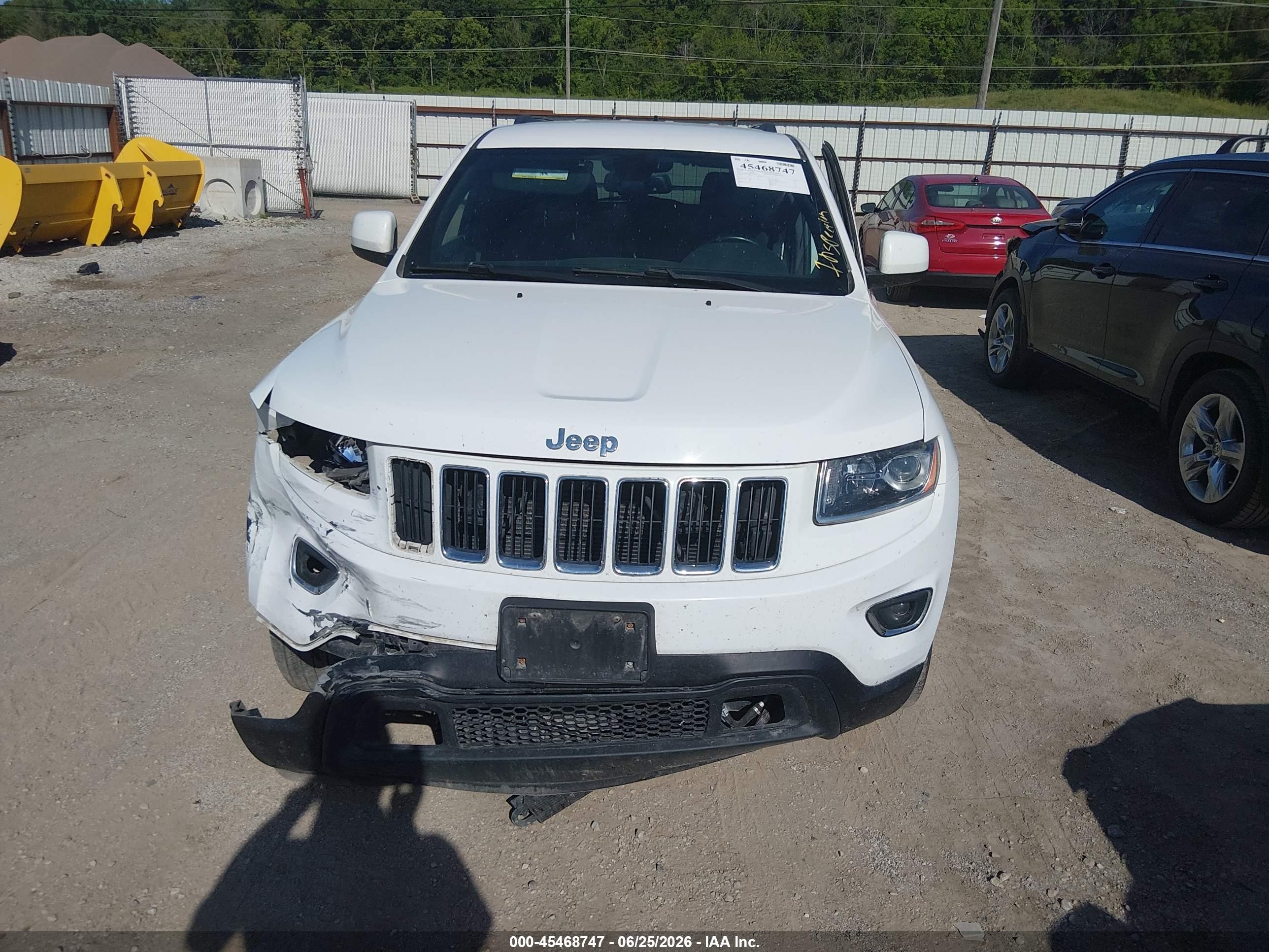 2014 Jeep Grand Cherokee Laredo White vin: 1C4RJFAGXEC565932