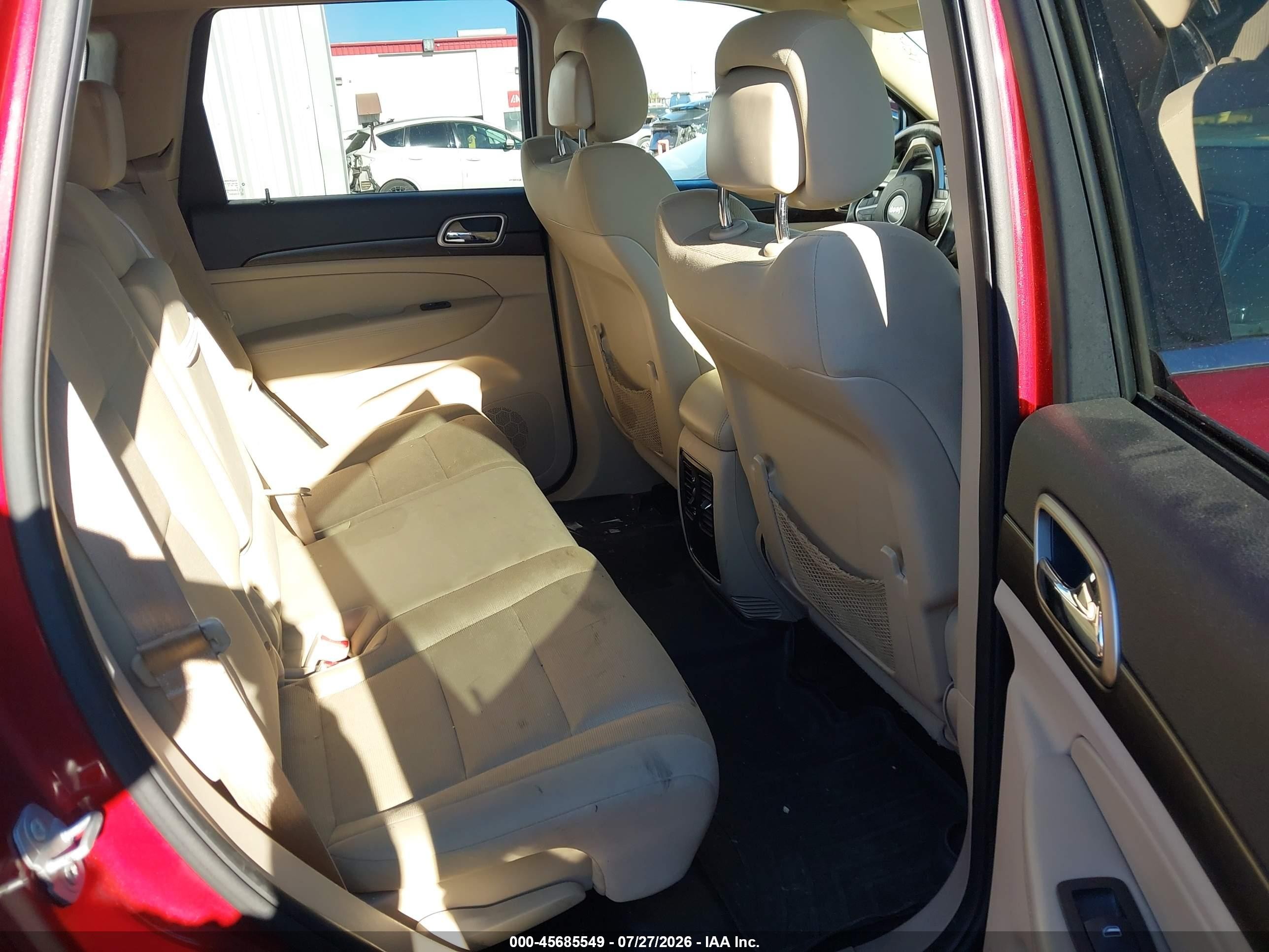 2015 Jeep Grand Cherokee Laredo Red vin: 1C4RJFAGXFC152264
