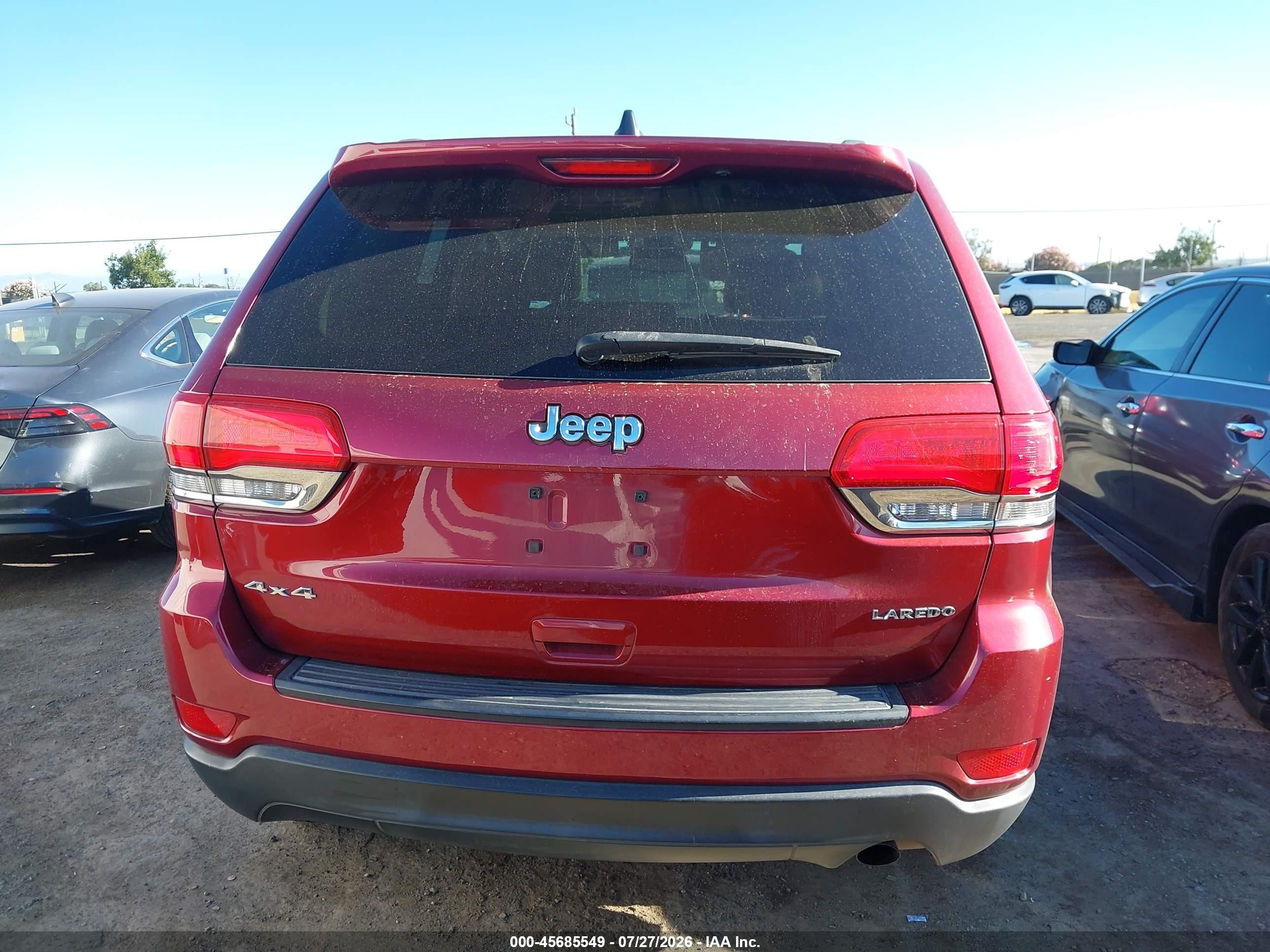 2015 Jeep Grand Cherokee Laredo Red vin: 1C4RJFAGXFC152264