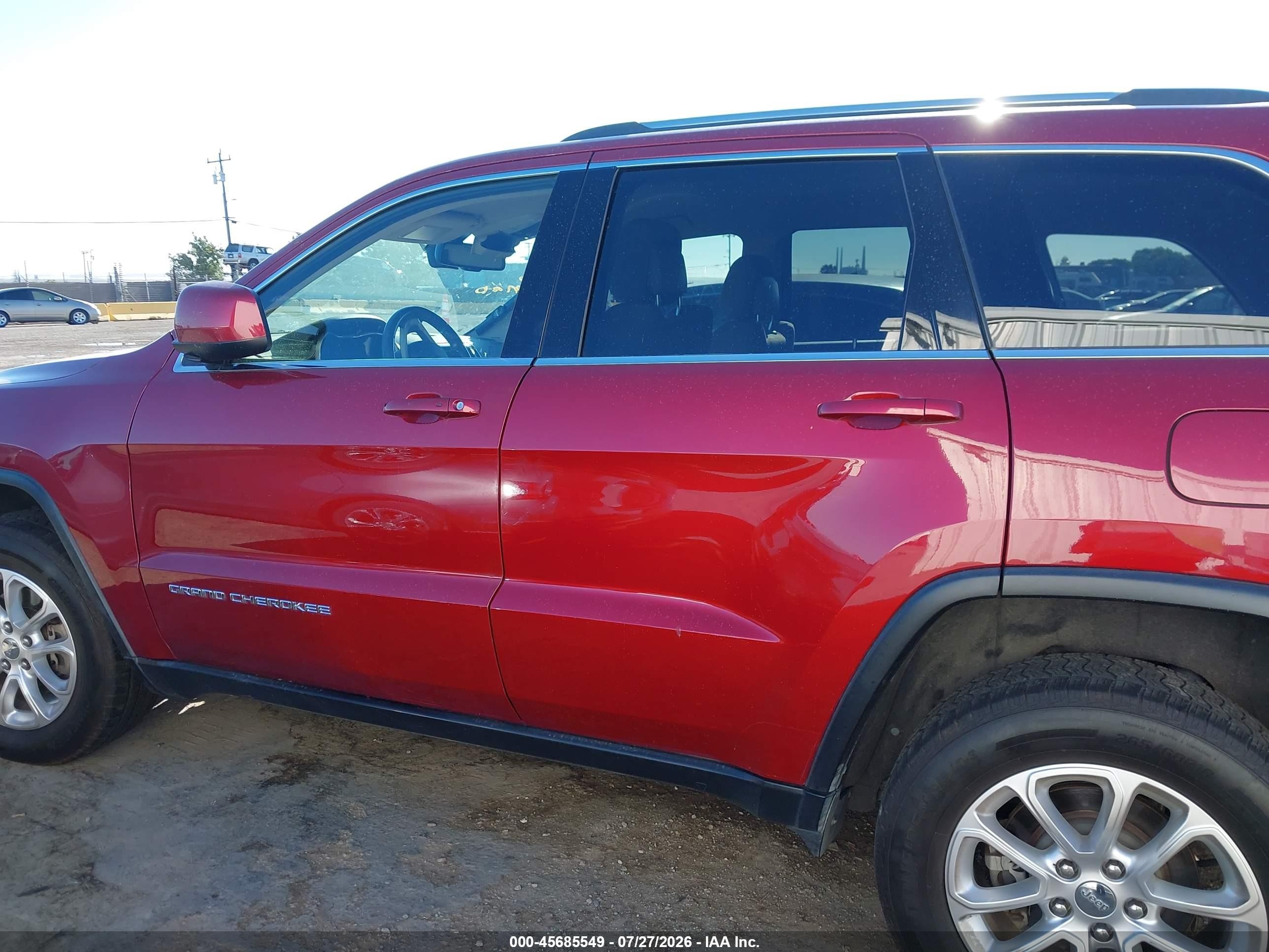 2015 Jeep Grand Cherokee Laredo Red vin: 1C4RJFAGXFC152264