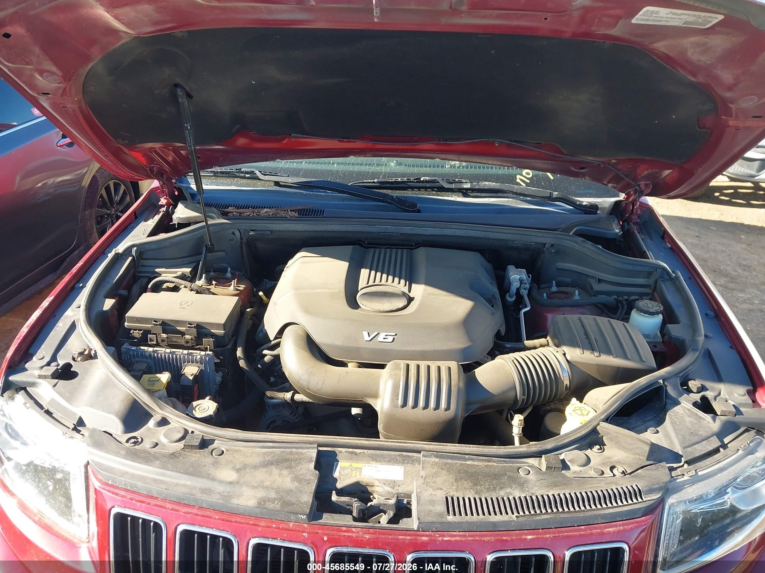 2015 Jeep Grand Cherokee Laredo Red vin: 1C4RJFAGXFC152264