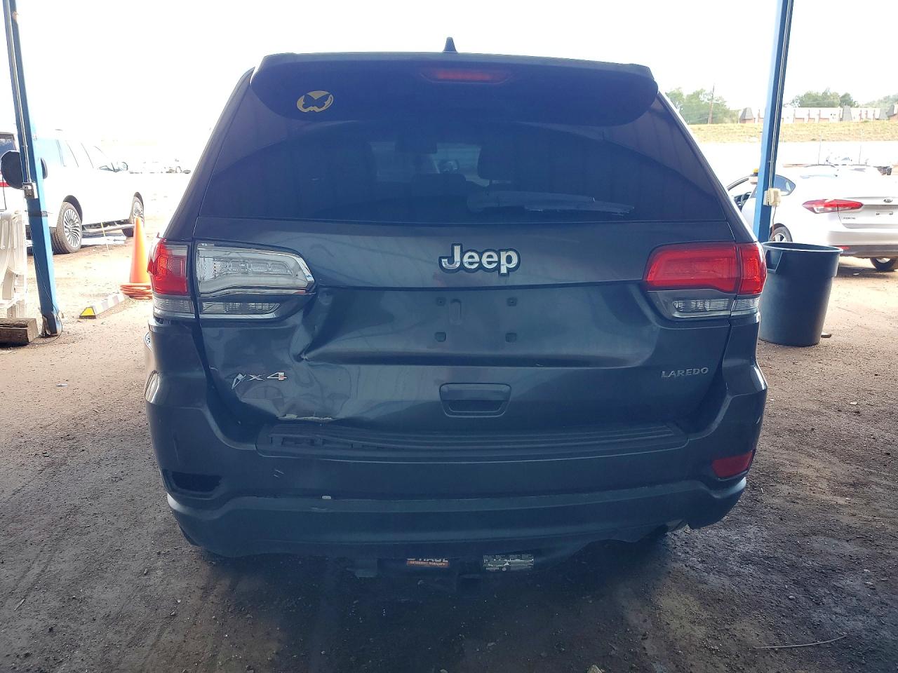 2015 Jeep Grand Cherokee Laredo Серый vin: 1C4RJFAGXFC165158
