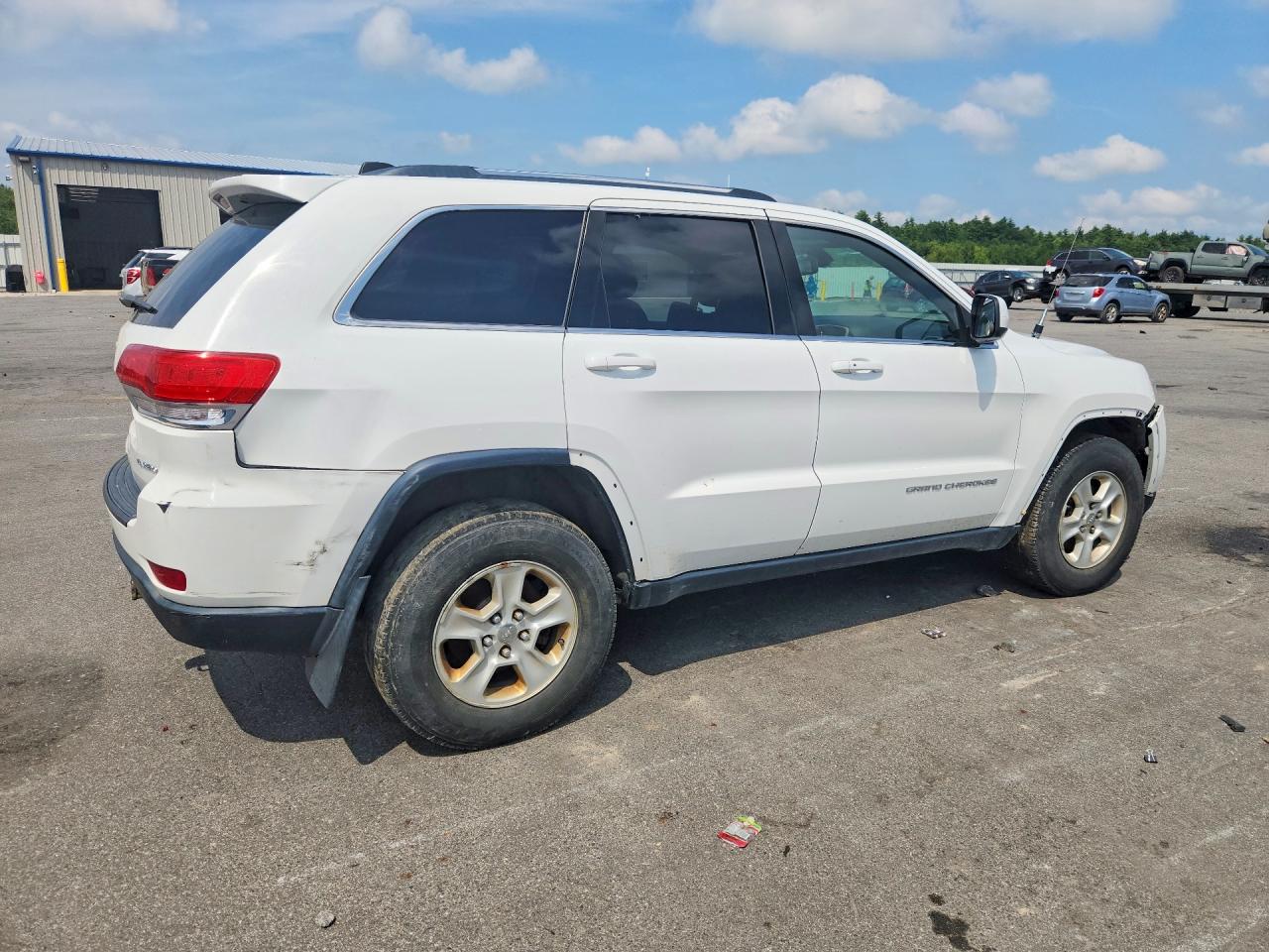 2015 Jeep Grand Cherokee Laredo White vin: 1C4RJFAGXFC172160
