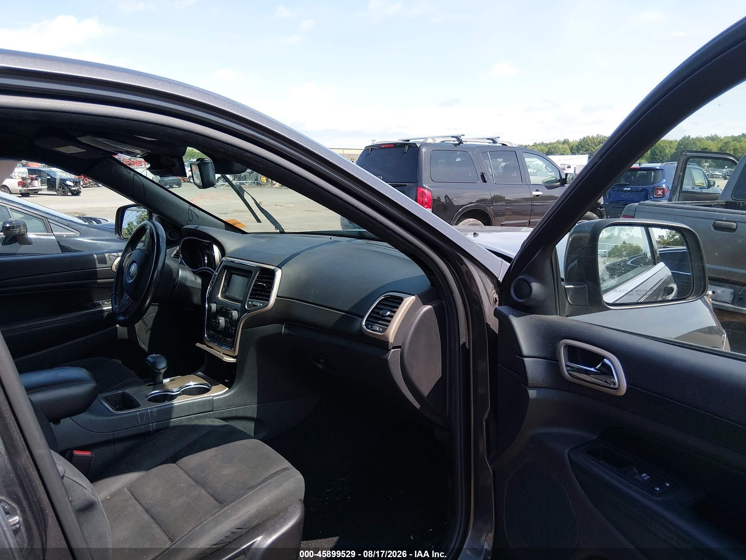 2015 Jeep Grand Cherokee Laredo Серый vin: 1C4RJFAGXFC173535