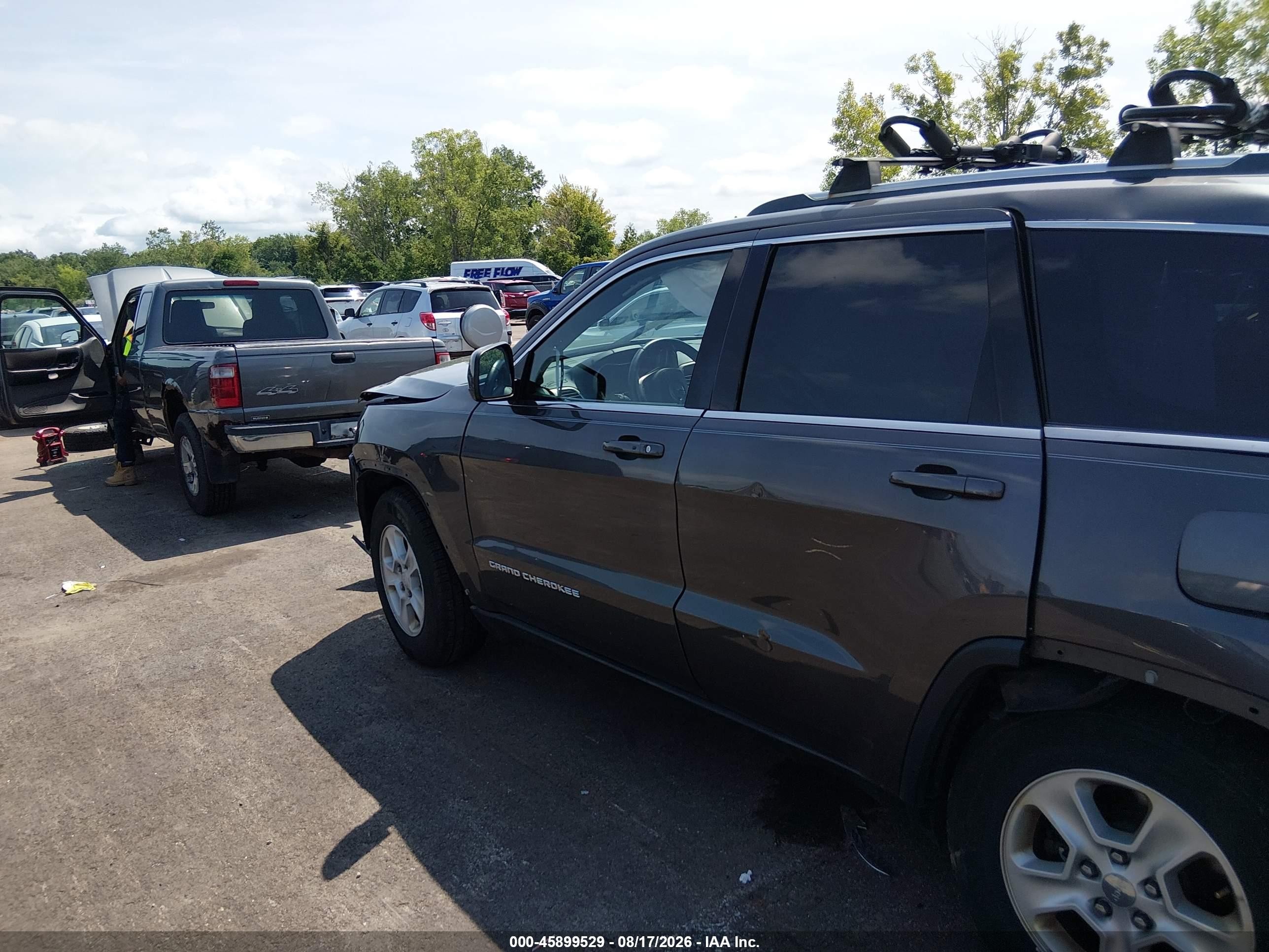 2015 Jeep Grand Cherokee Laredo Серый vin: 1C4RJFAGXFC173535