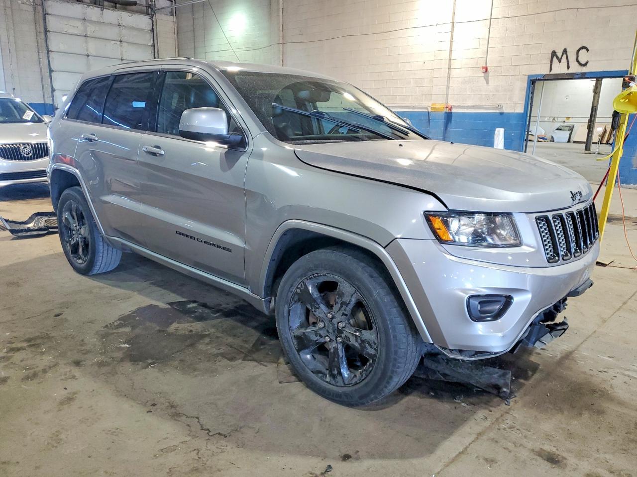 2015 Jeep Grand Cherokee Laredo Silver vin: 1C4RJFAGXFC186933