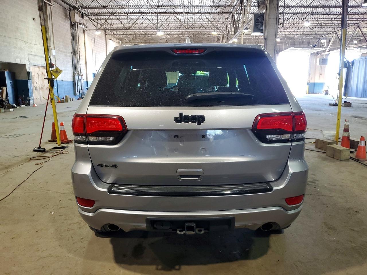 2015 Jeep Grand Cherokee Laredo Silver vin: 1C4RJFAGXFC186933